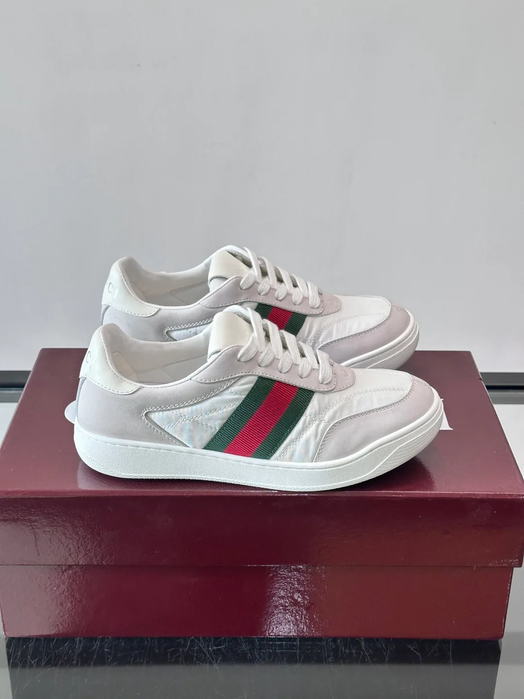 Кроссовки Женские Gucci 18118513