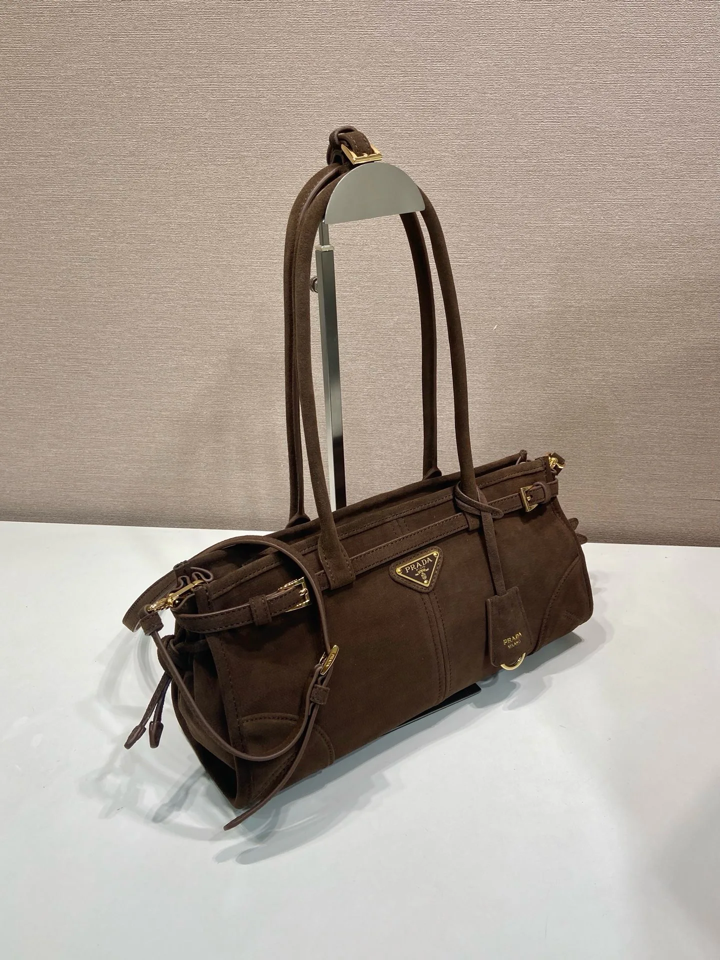Классические Сумки Женские Prada 18237651