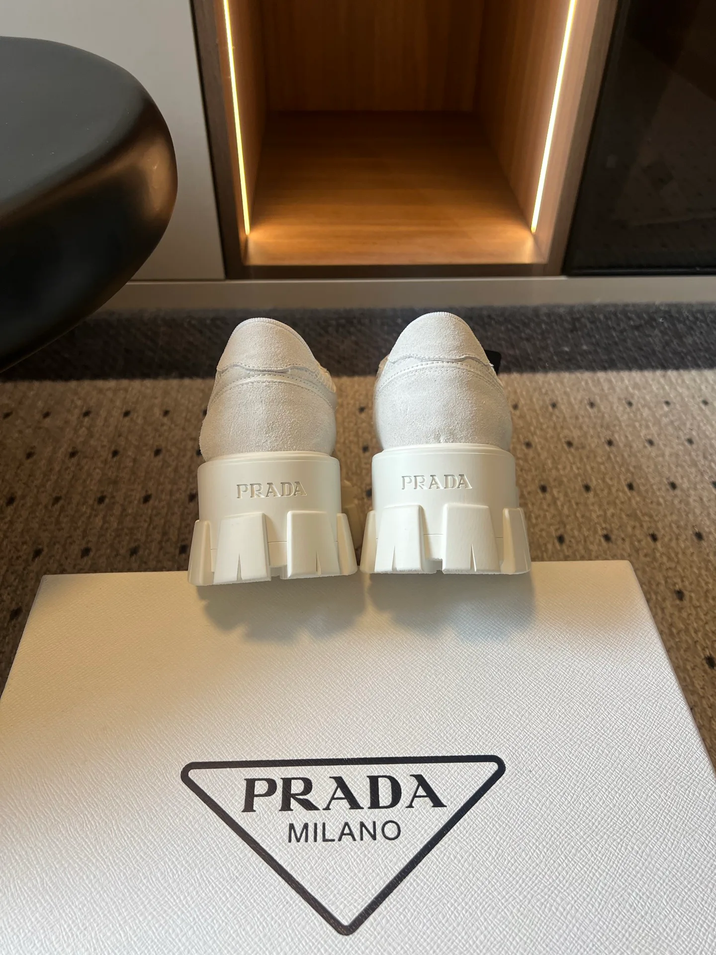Кроссовки Женские Prada 17961572