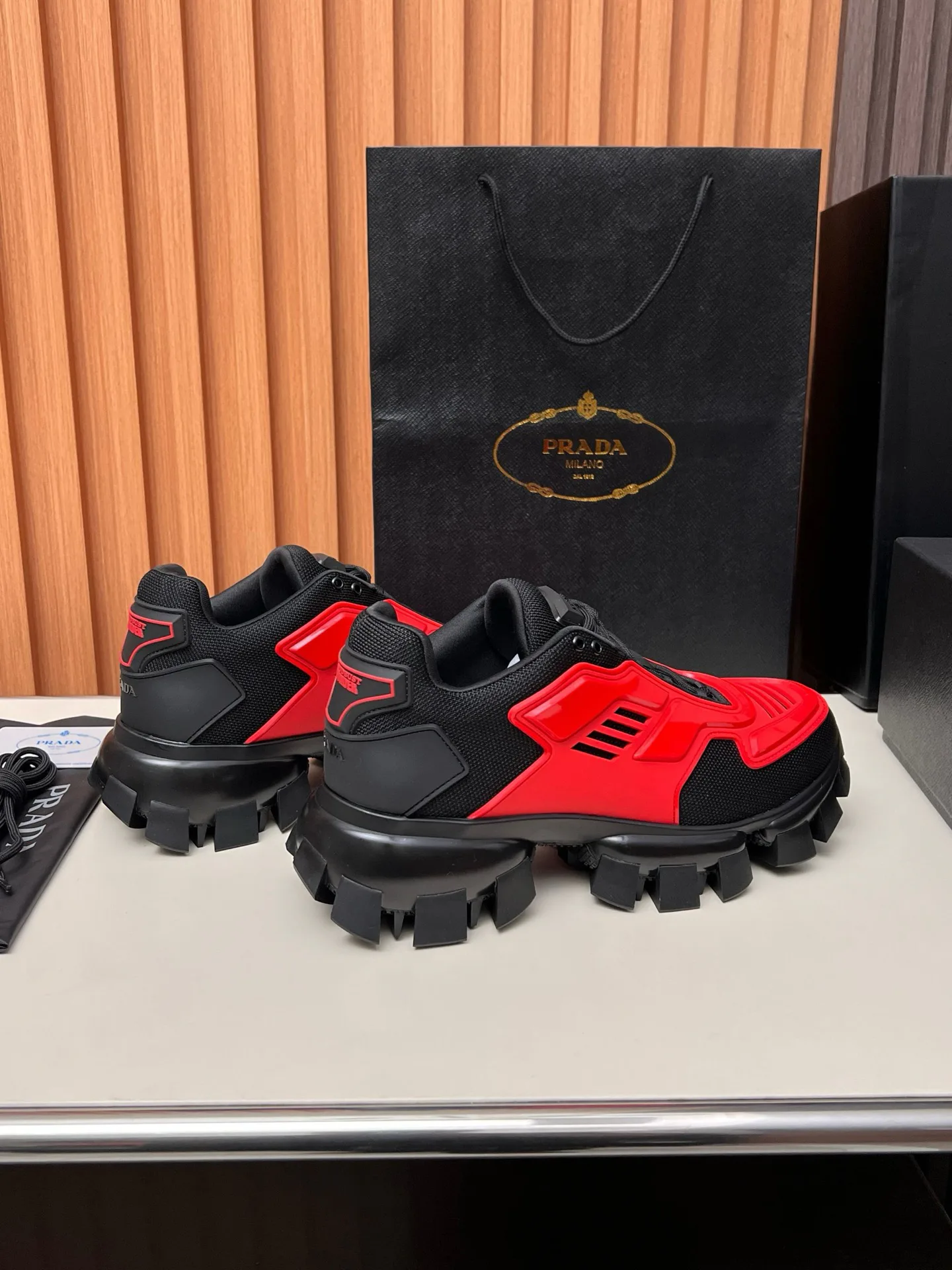 Кроссовки Женские Prada 17955146