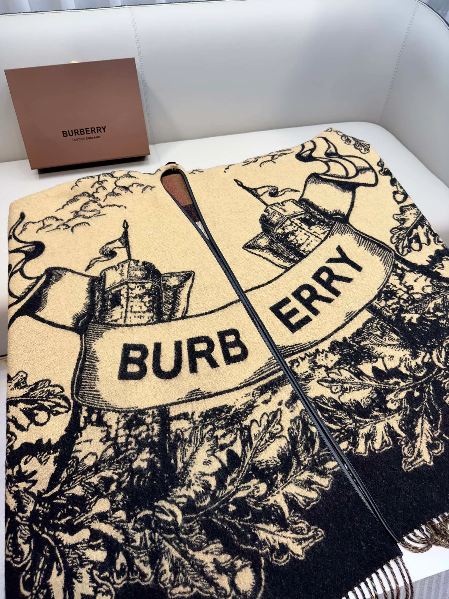 Шарфы Burberry 3215