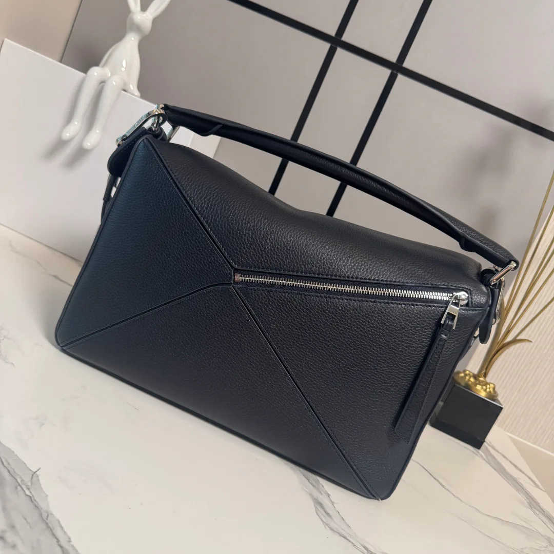 Классические Сумки Женские Loewe 18030341