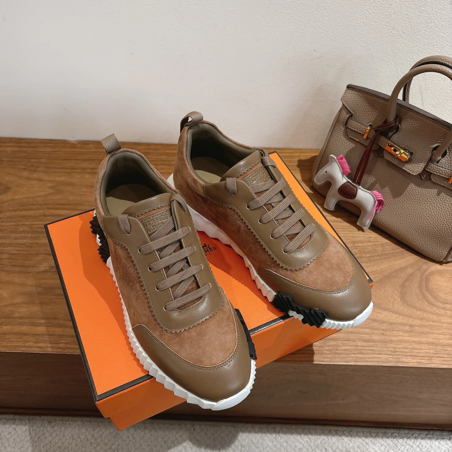 Кроссовки Женские Hermes 256110