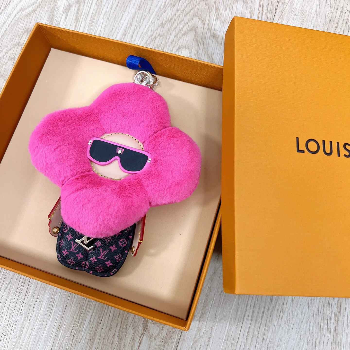 Ключницы Louis Vuitton 910030