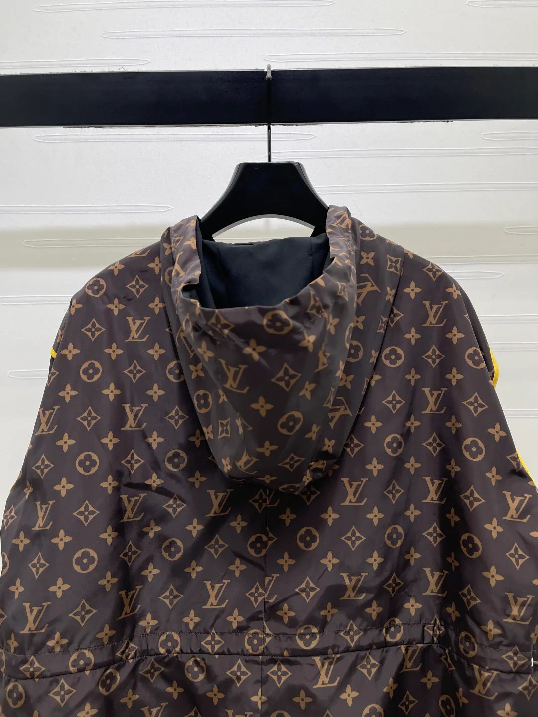 Куртки И Пуховики Женские Louis Vuitton 18038738