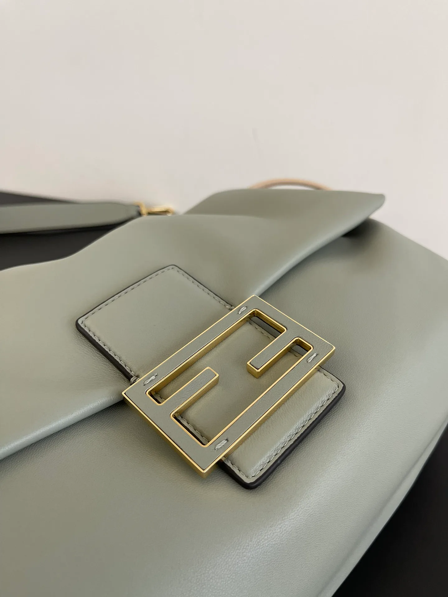 Классические Сумки Женские Fendi 13546228