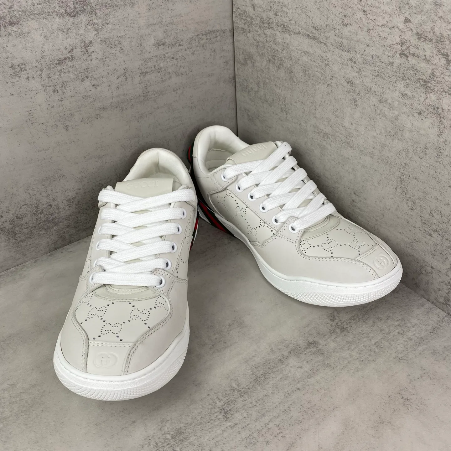Кроссовки Женские Gucci 18437399