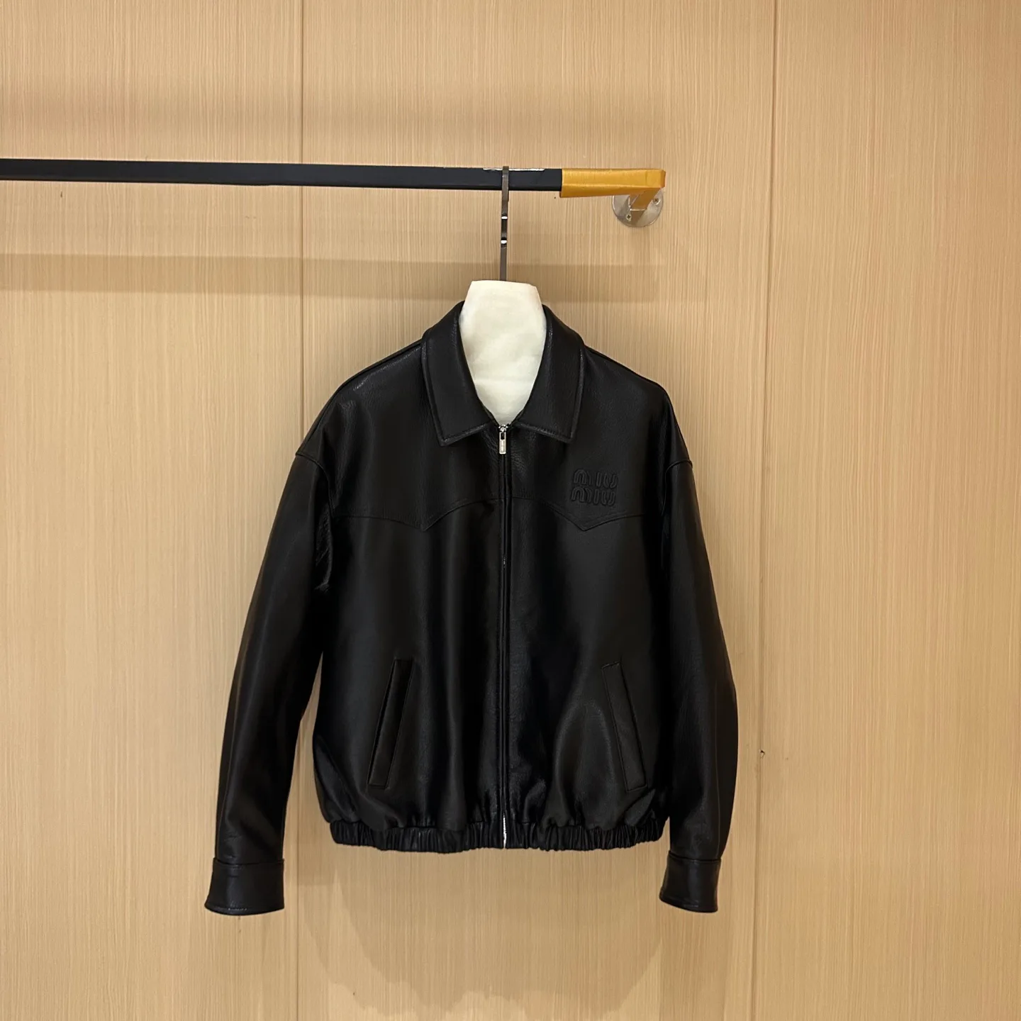 Кожаные Куртки И Дублёнки Женские Miu Miu 11888963