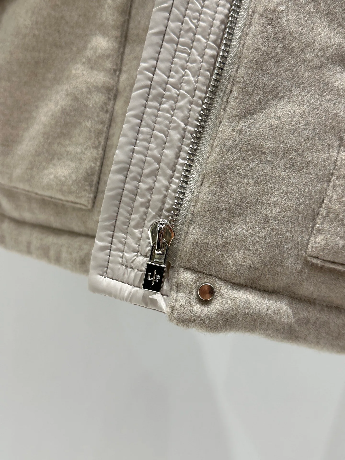 Куртки И Пуховики Женские Loro Piana 18082696