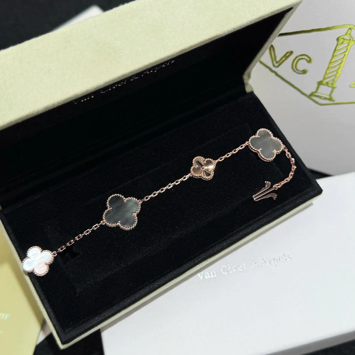 Бижутерия Van Cleef & Arpels 910008