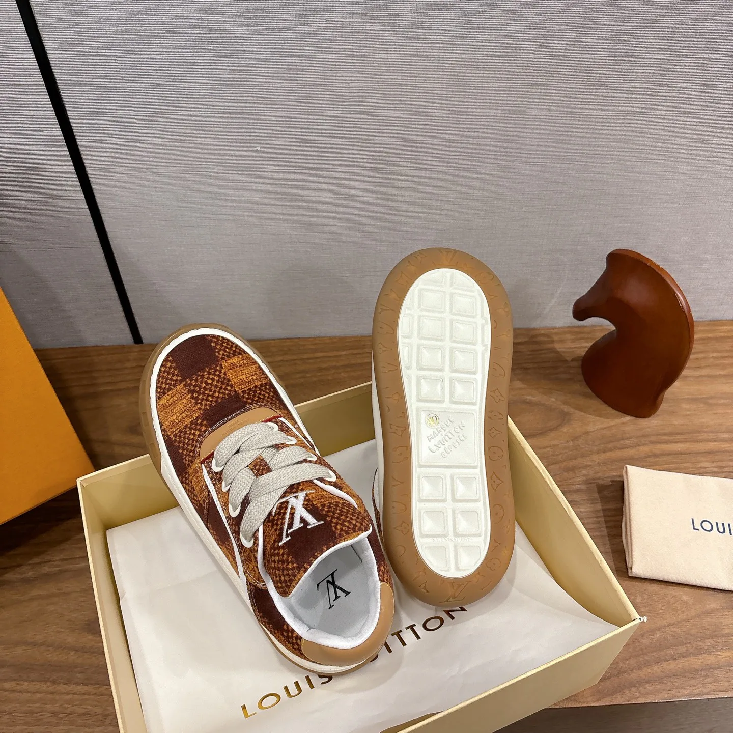 Кроссовки Женские Louis Vuitton 5611478