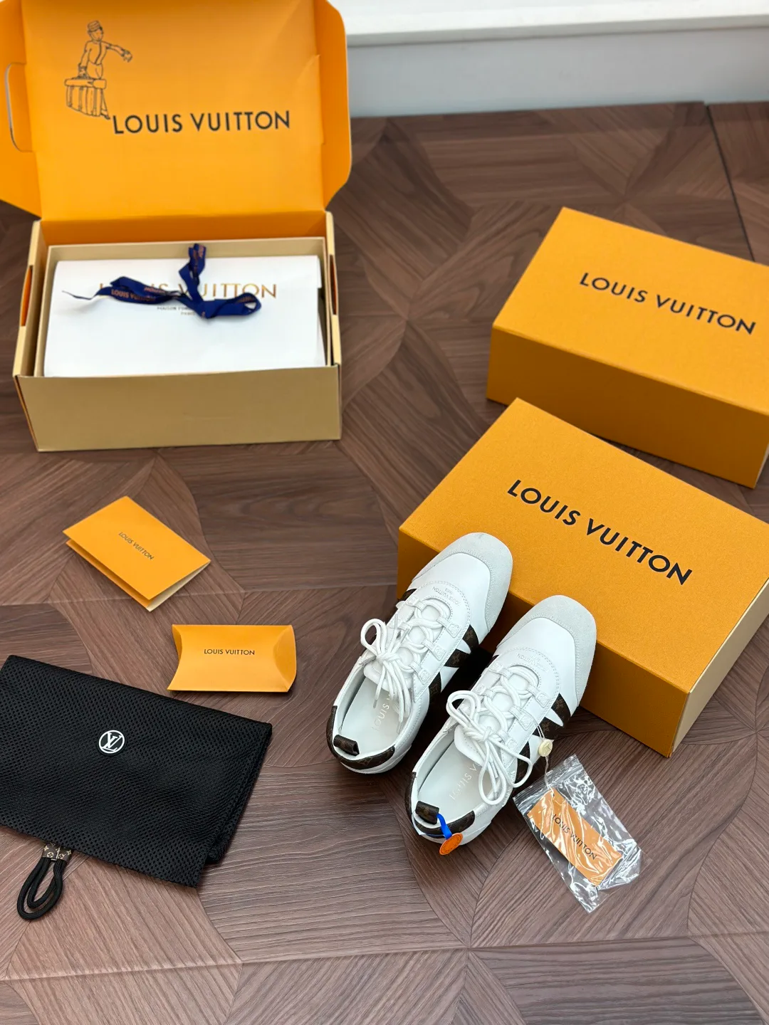 Кроссовки Женские Louis Vuitton 19480029