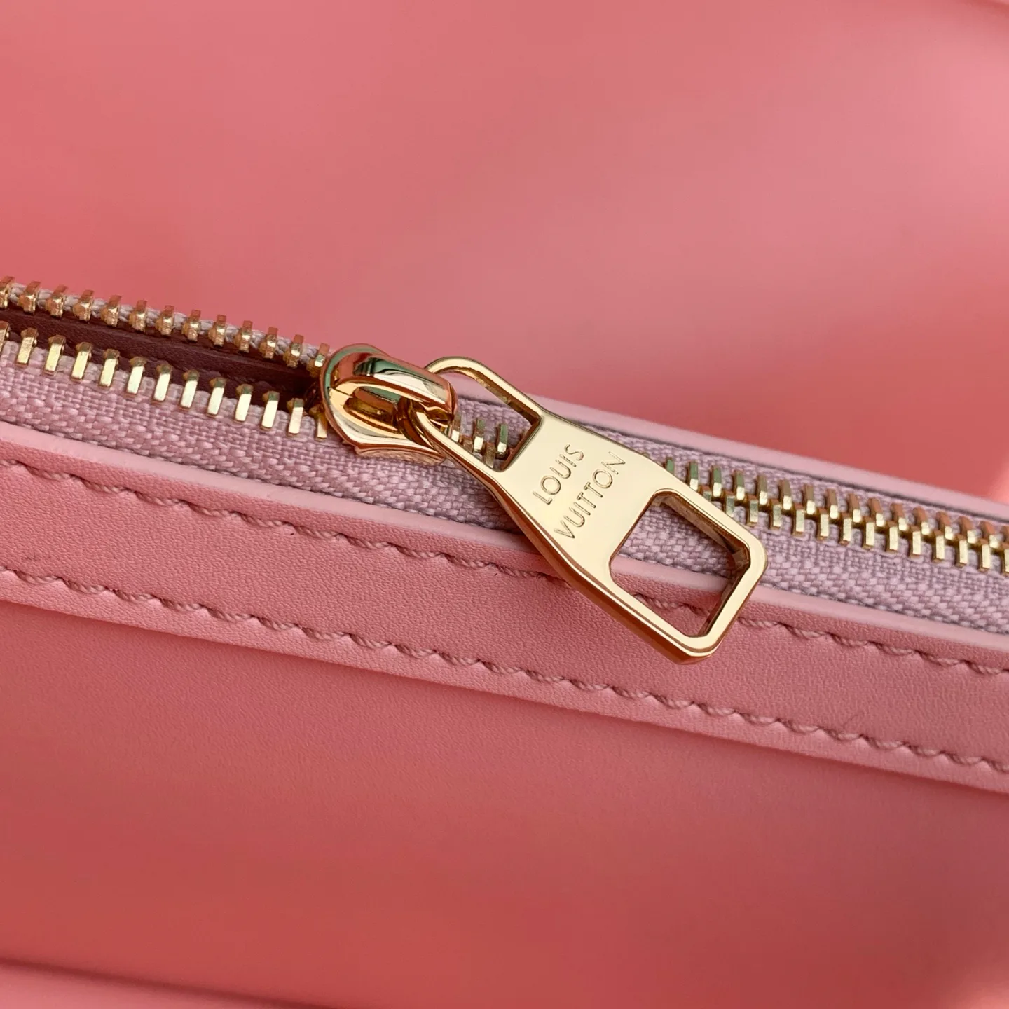 Классические Сумки Женские Louis Vuitton 18147579