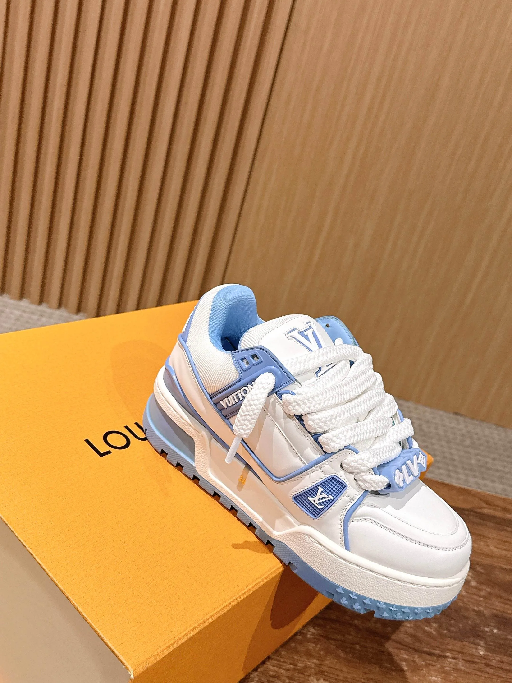 Кроссовки Женские Louis Vuitton 4269600