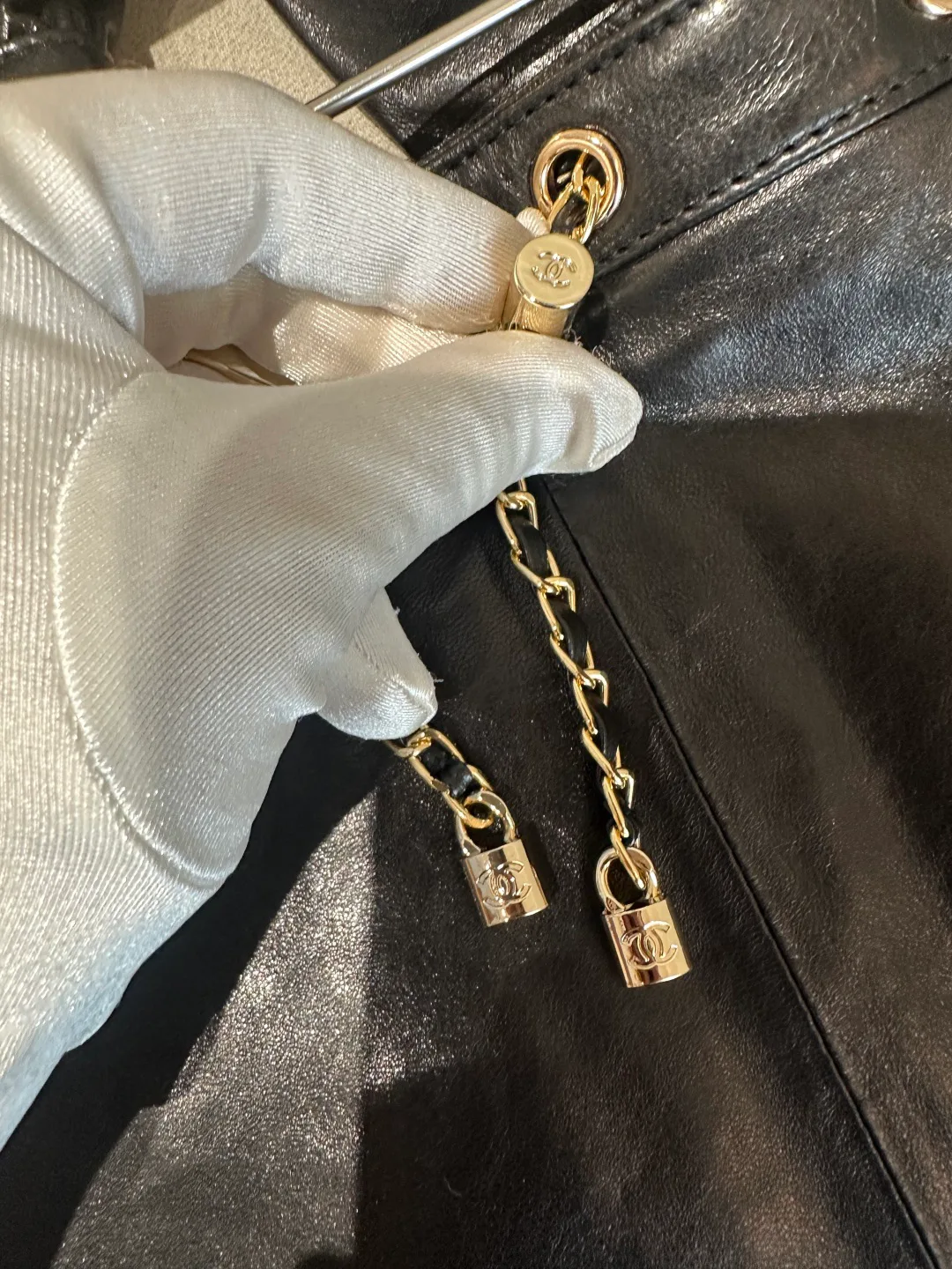 Кожаные Куртки И Дублёнки Женские Chanel 18563036