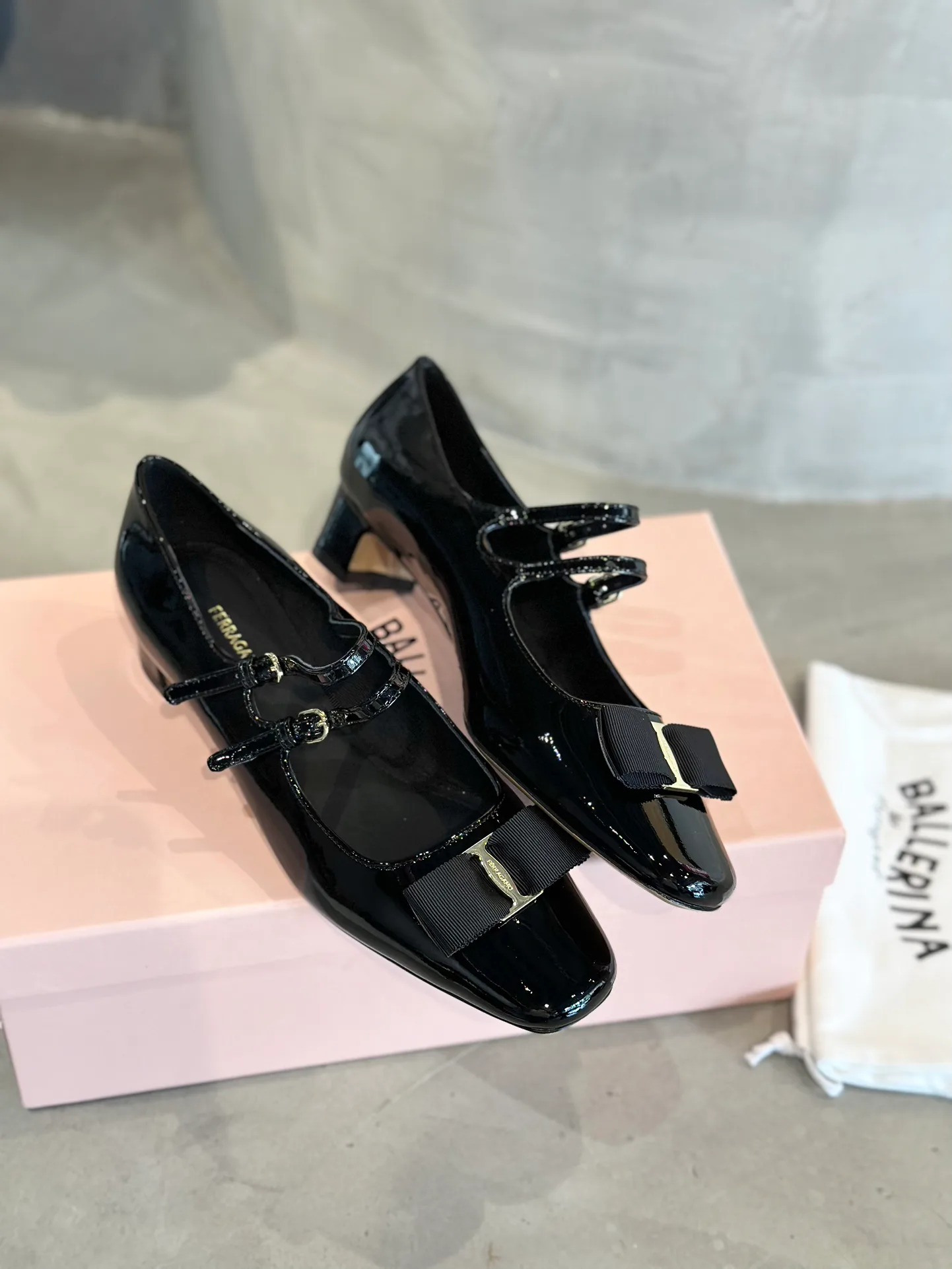 Туфли Женские Salvatore Ferragamo 13368386