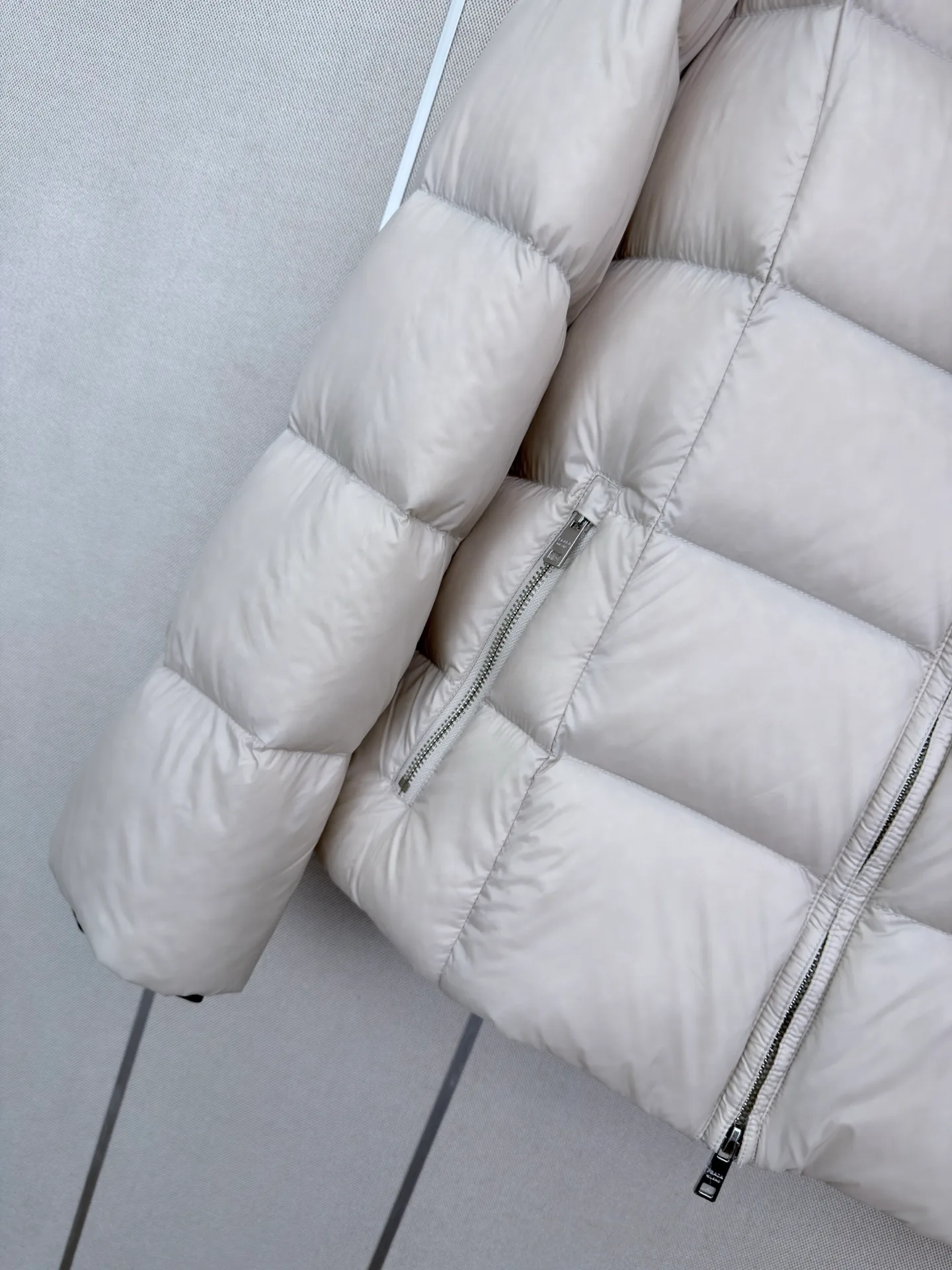 Куртки И Пуховики Женские Prada 18185815