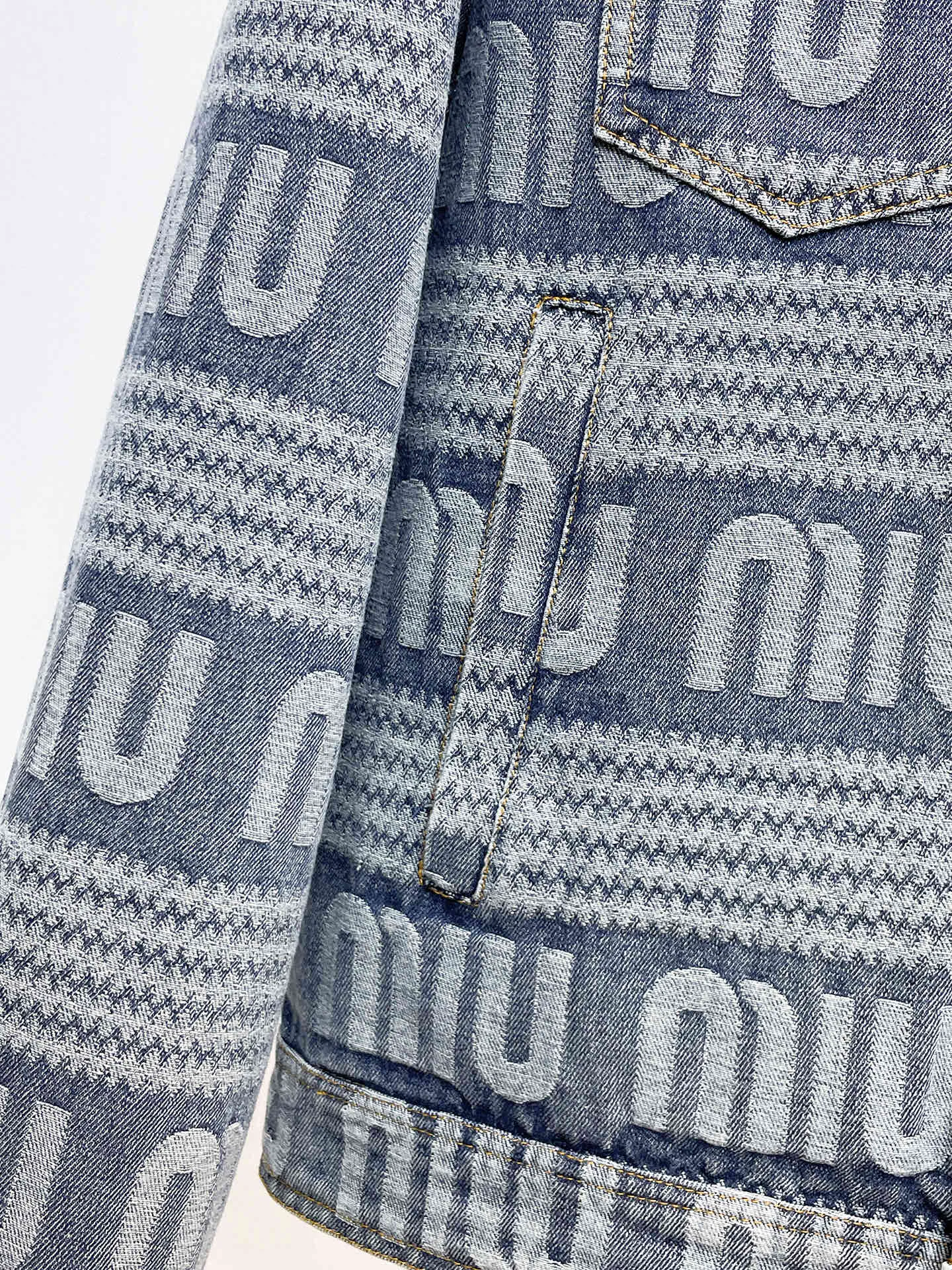 Куртки И Пуховики Мужские Miu Miu 18197221