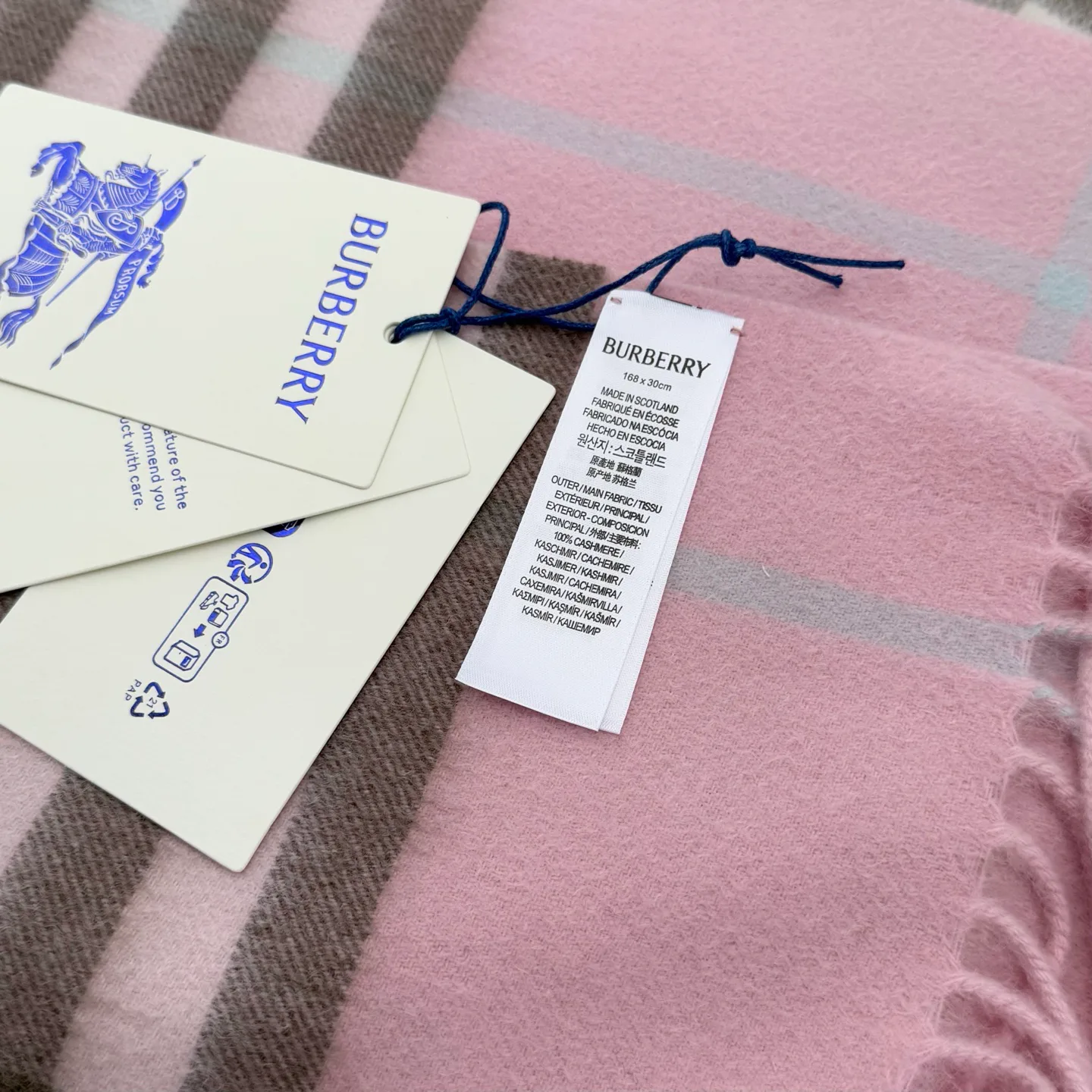 Шарфы Burberry 18675603