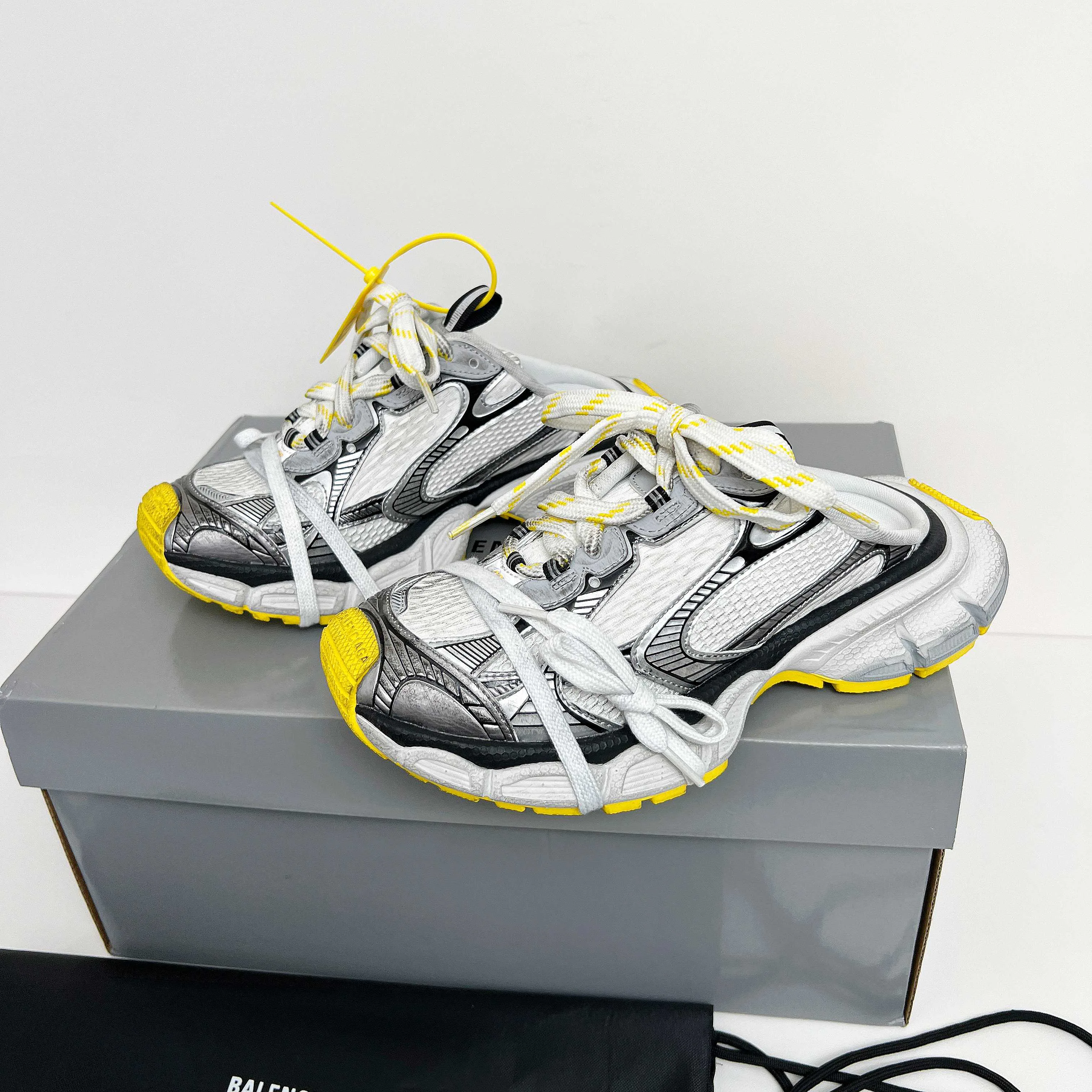 Кроссовки Женские Balenciaga 6428111