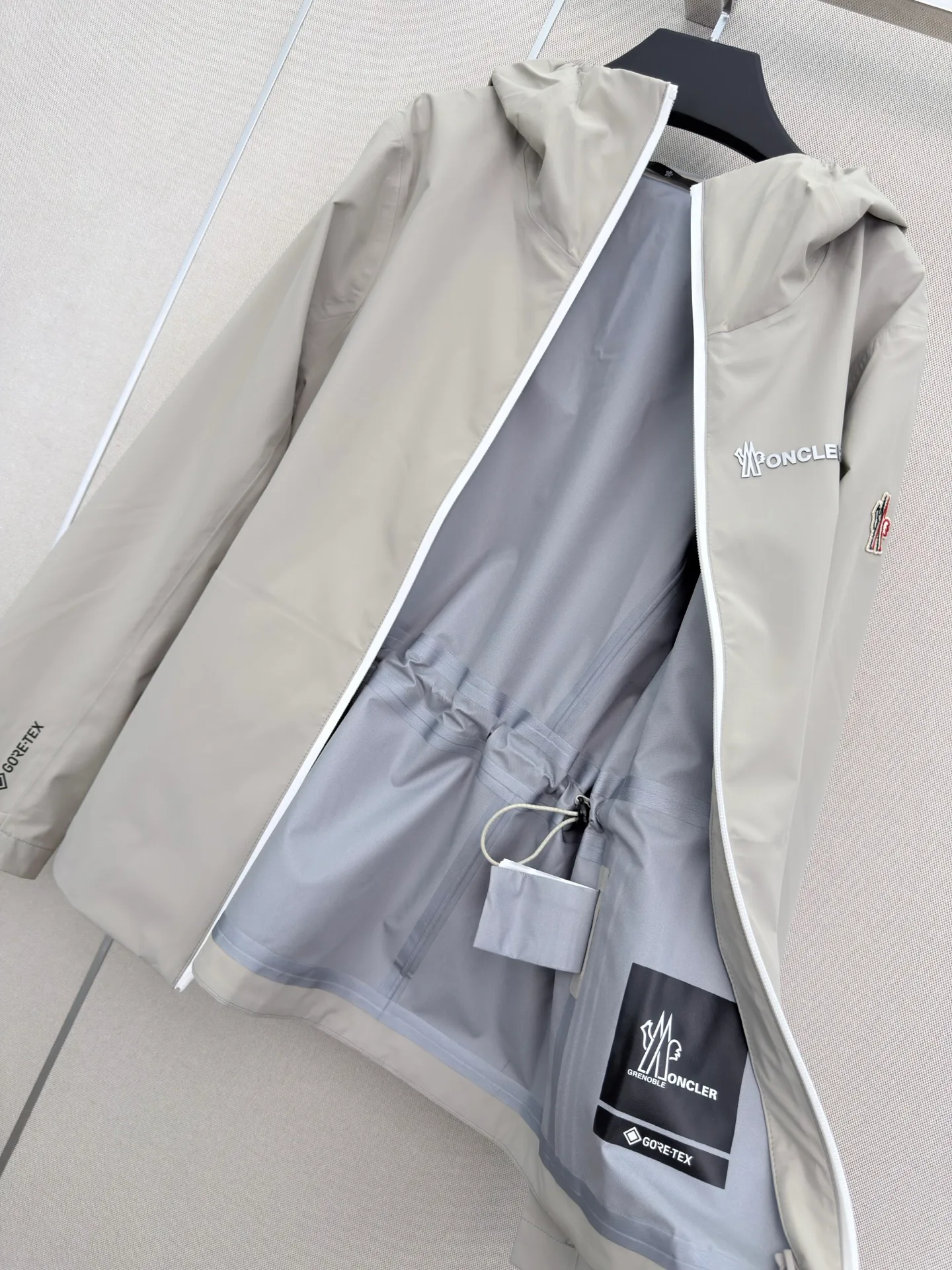 Куртки И Пуховики Женские Moncler 18501655