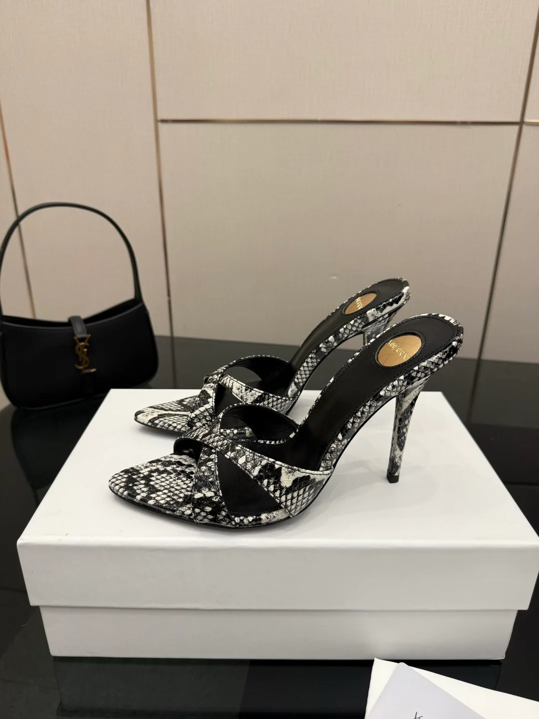 Босоножки Женские Saint Laurent 11409904