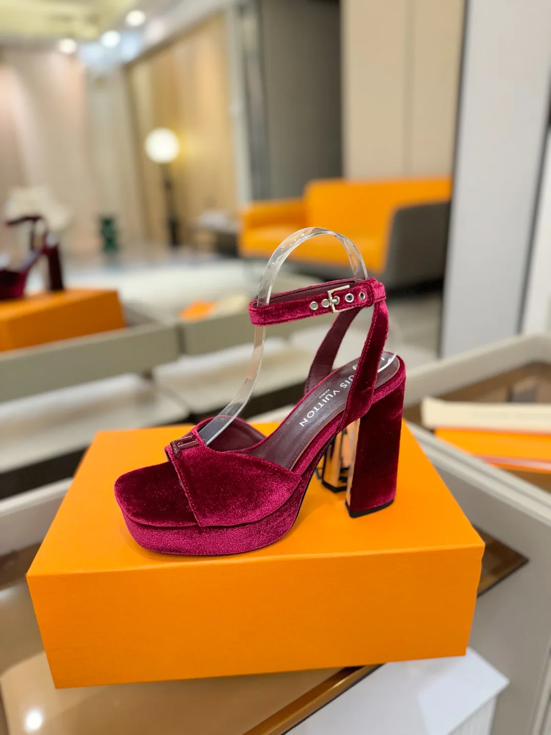 Босоножки Женские Louis Vuitton 10910176