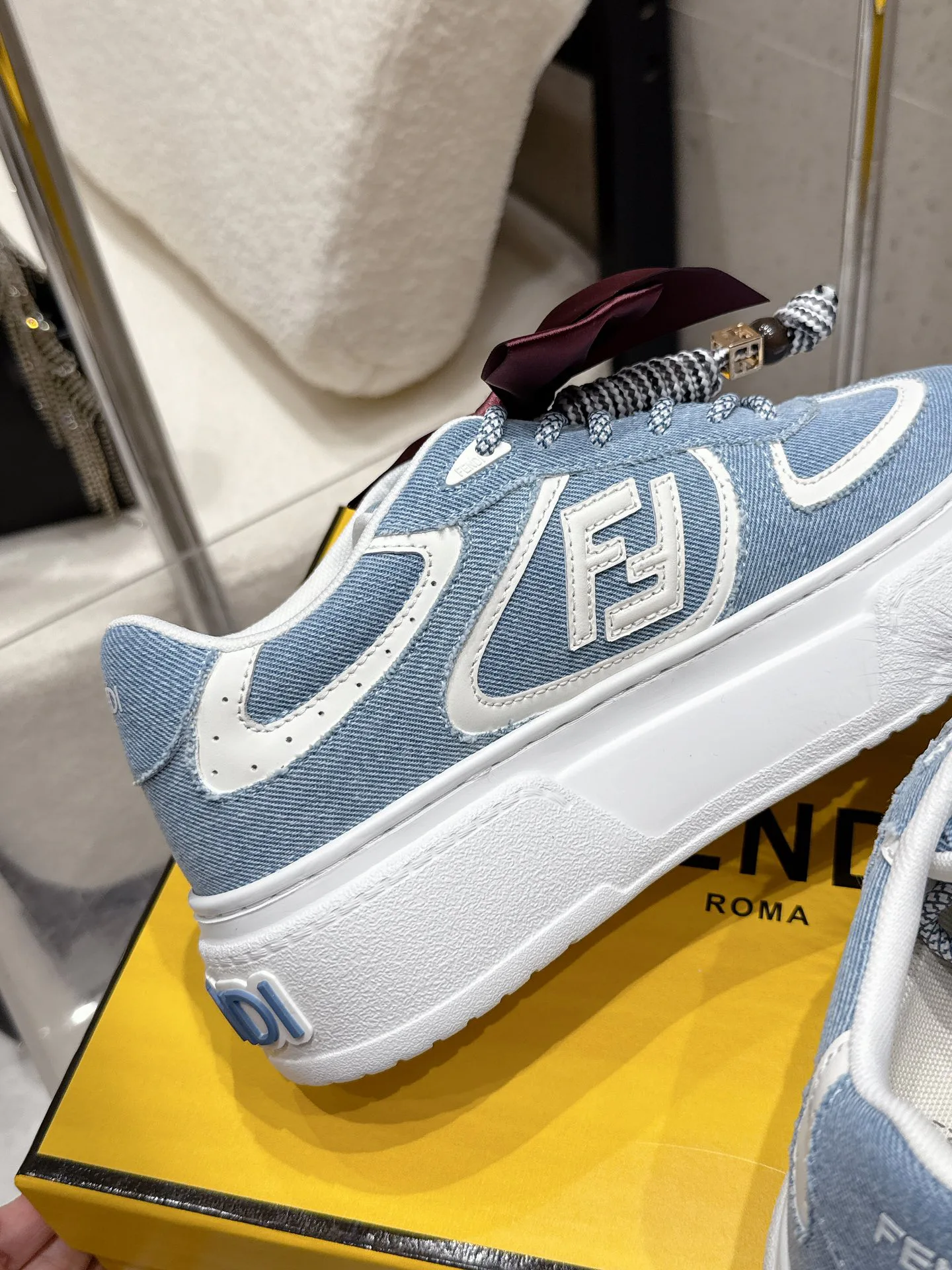 Кроссовки Женские Fendi 13078806