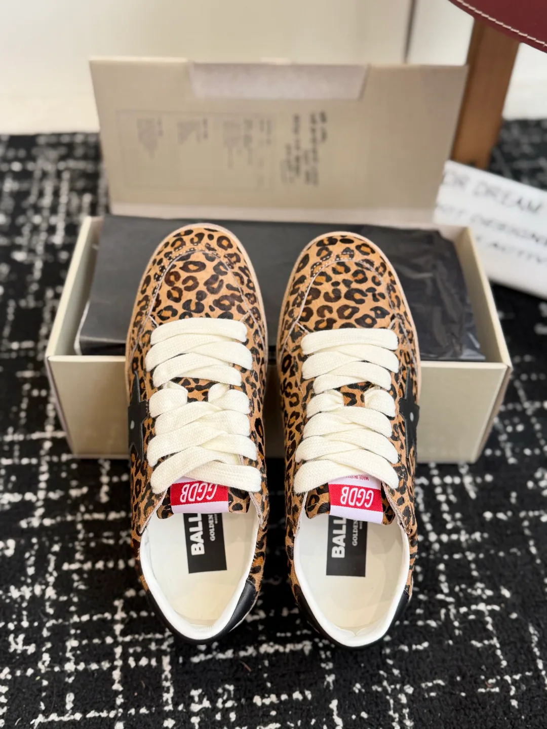Кроссовки Женские Golden Goose 18305939