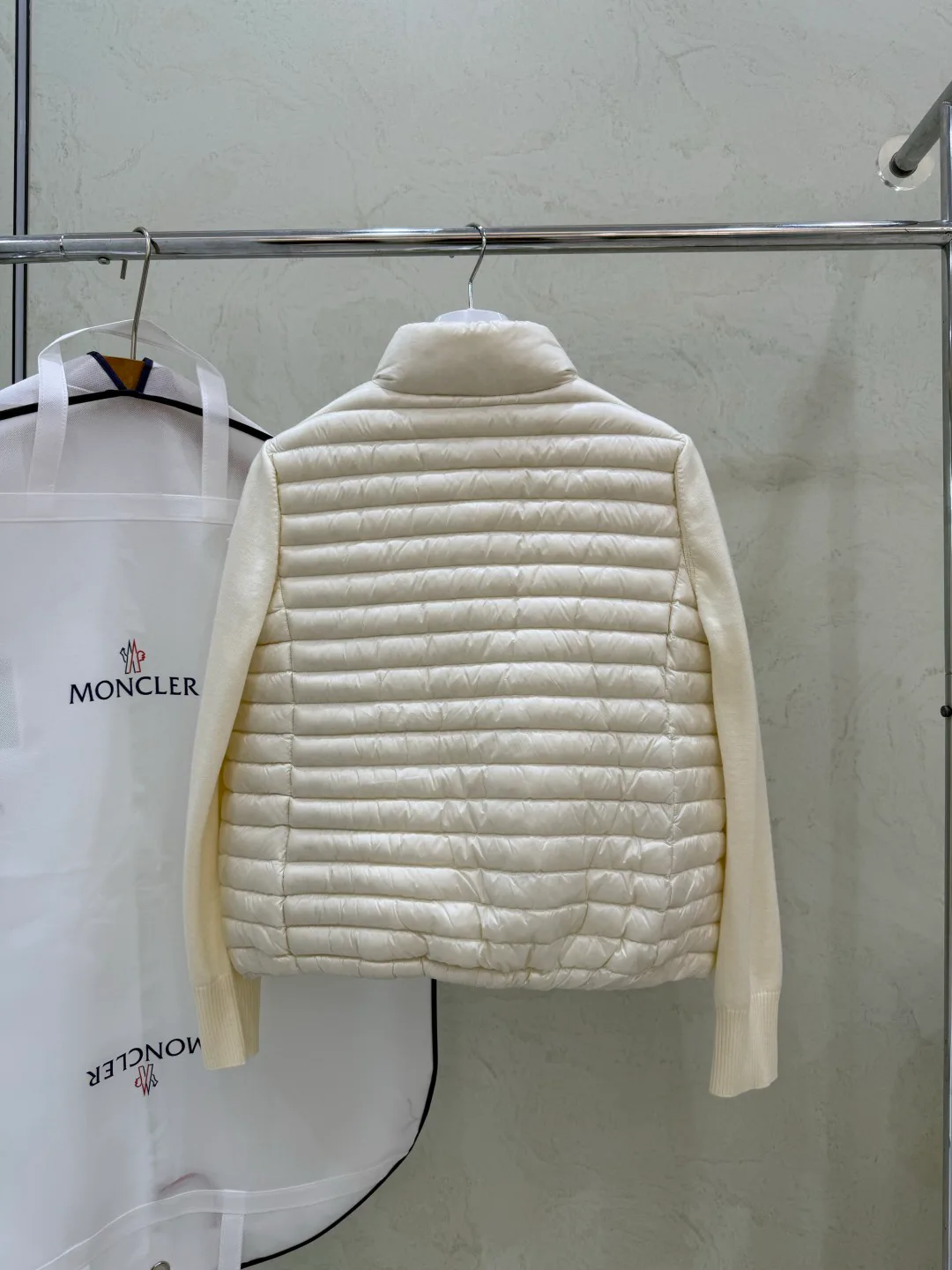 Куртки И Пуховики Женские Moncler 17918887