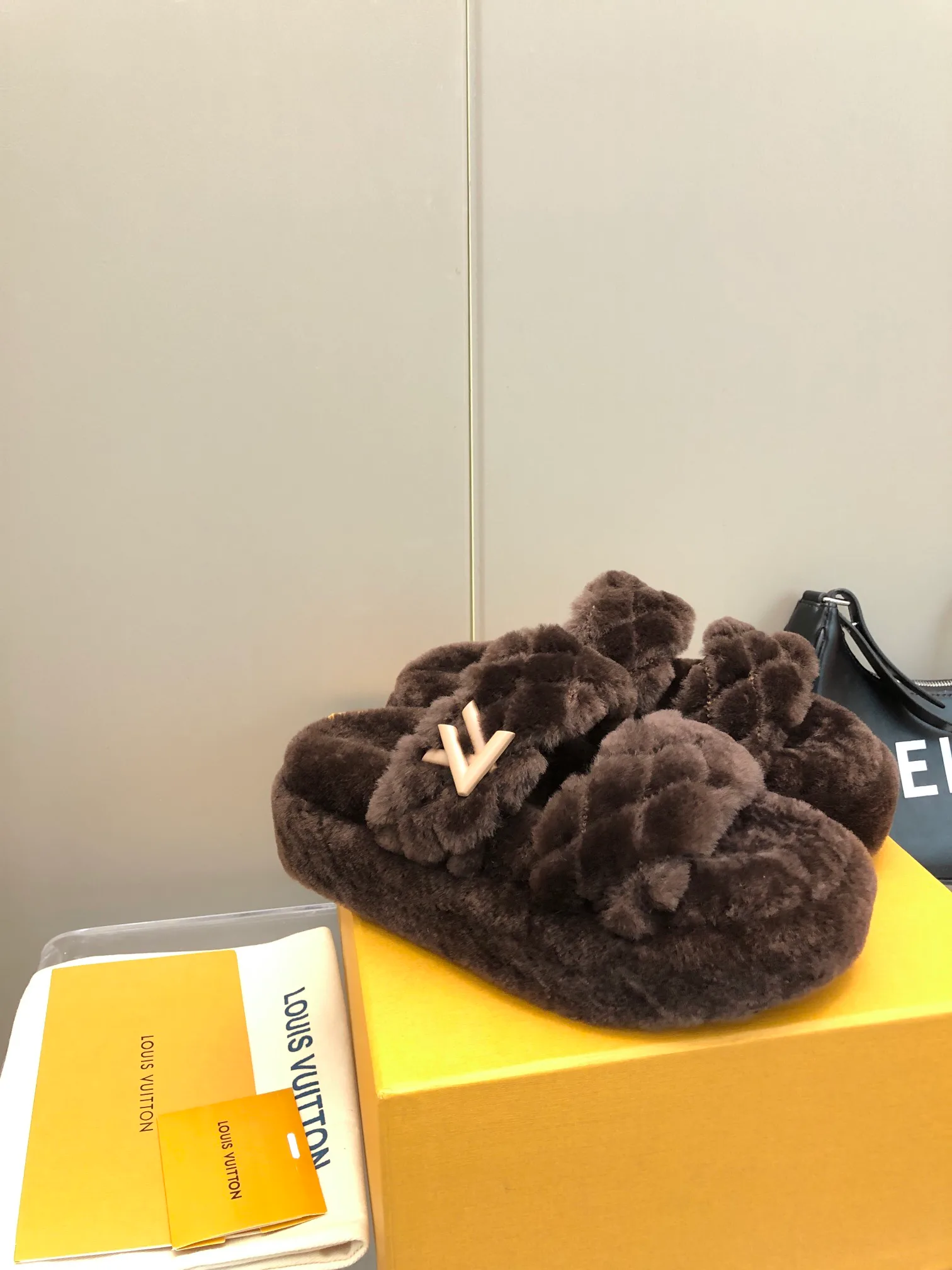 Тапочки Женские Louis Vuitton 86913