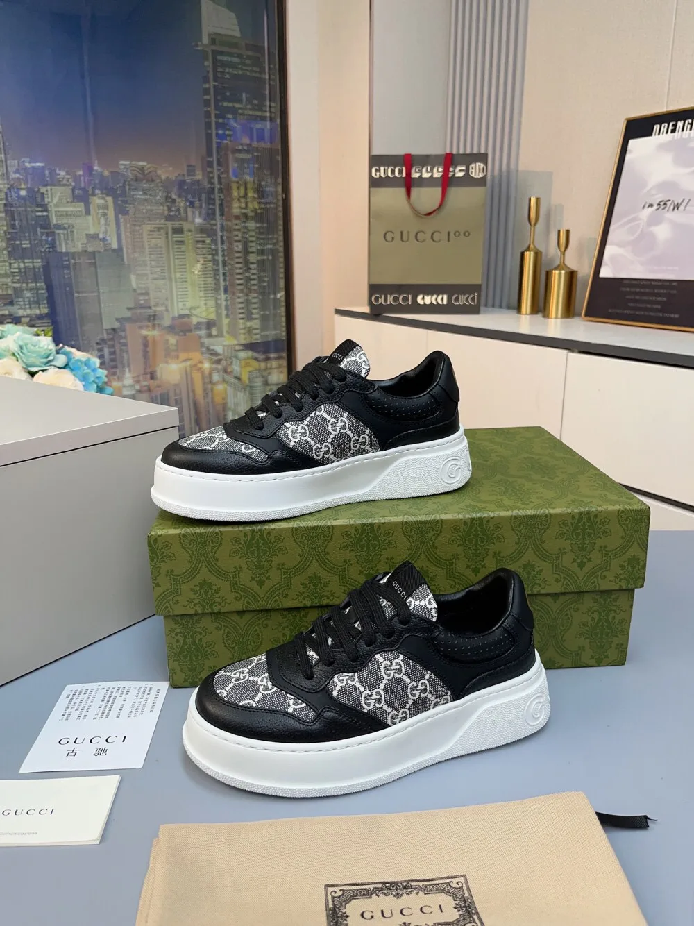 Кроссовки Женские Gucci 18369632