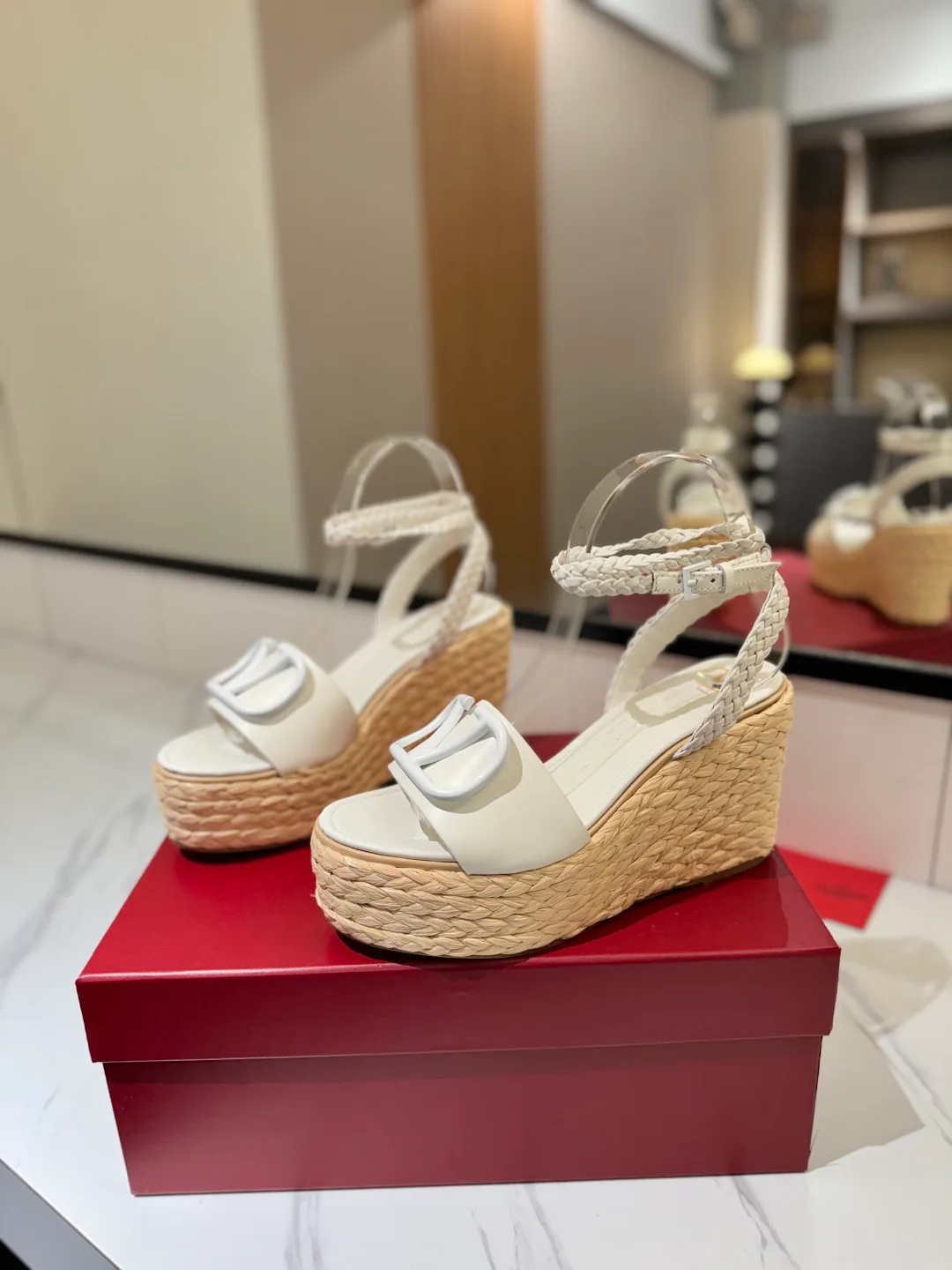 Босоножки Женские Valentino 17946624