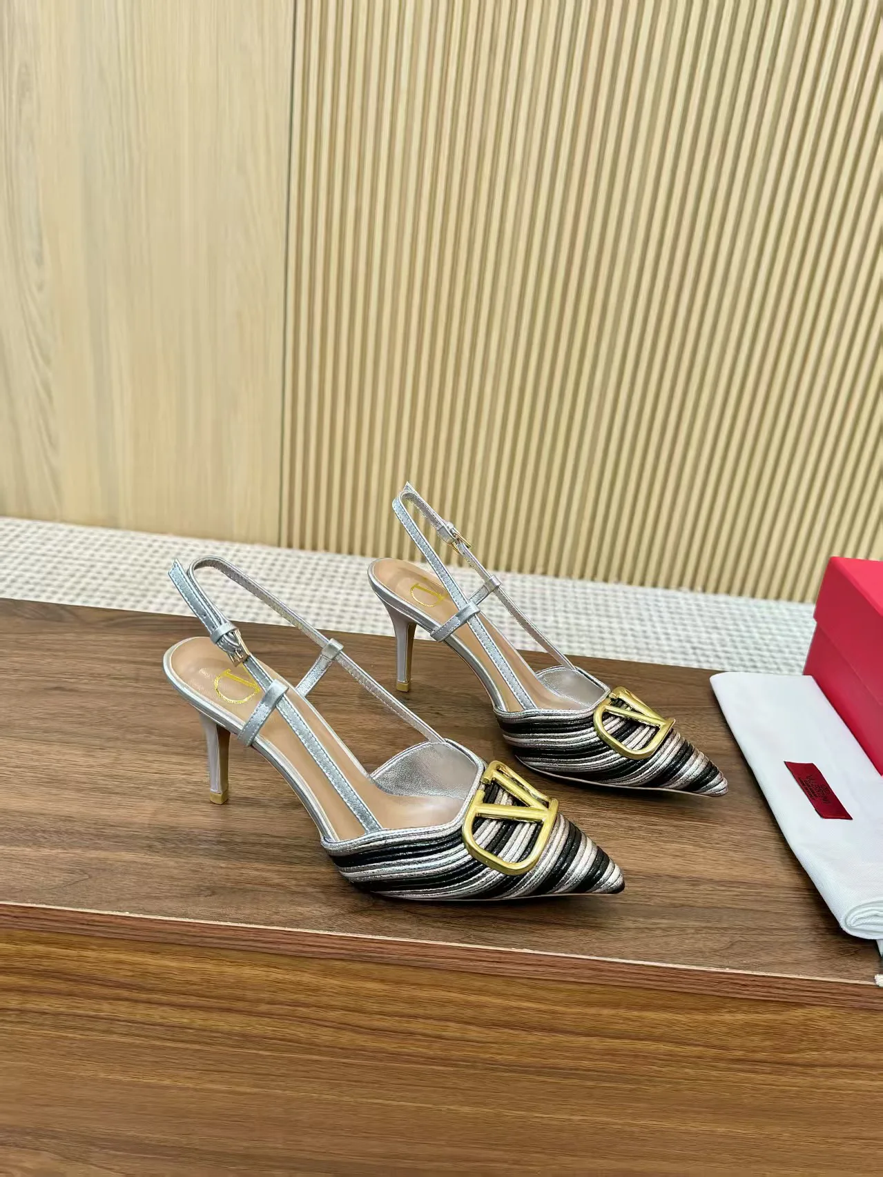 Босоножки Женские Valentino 17956877