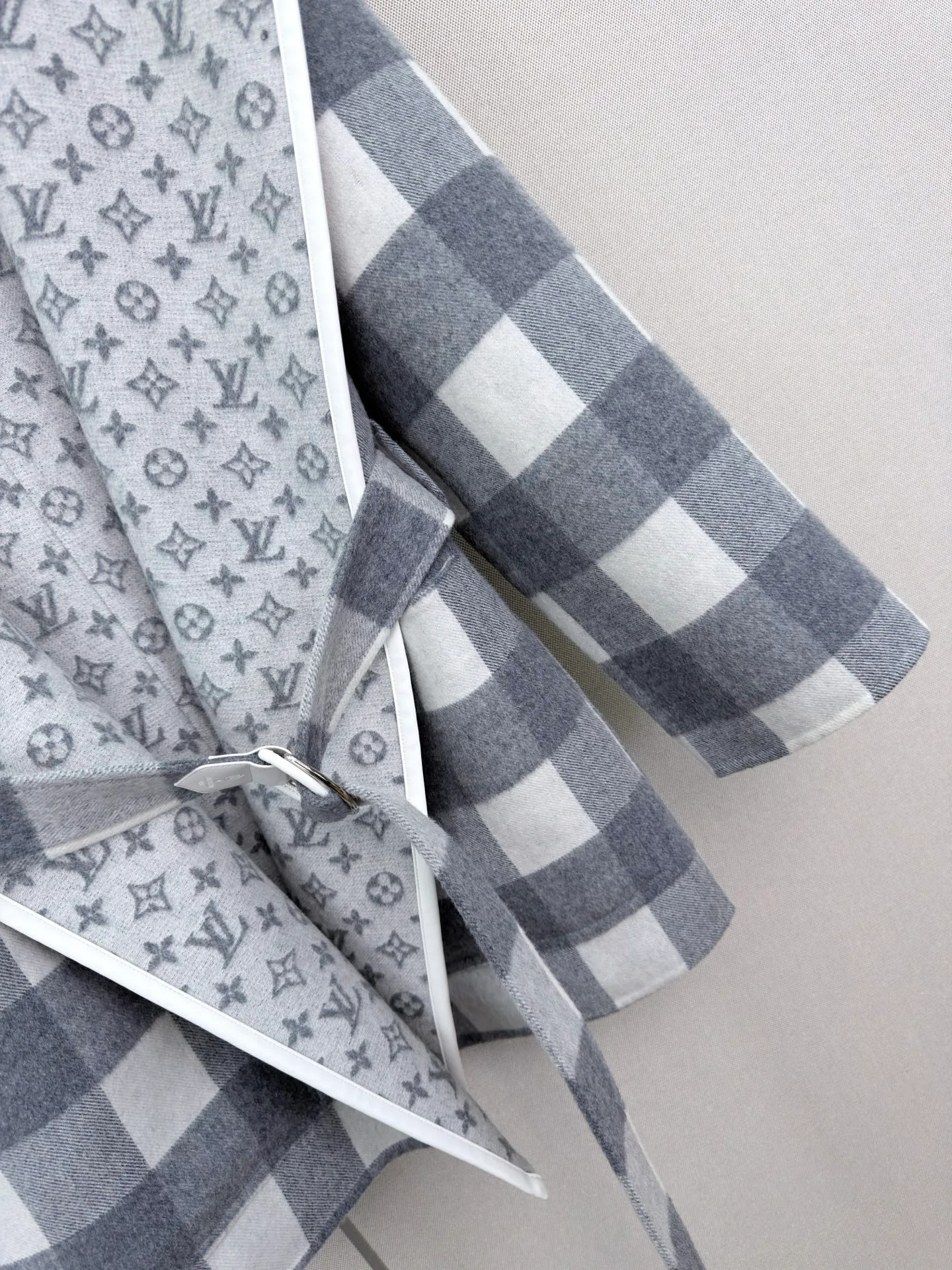Пальто Женские Louis Vuitton 18498357