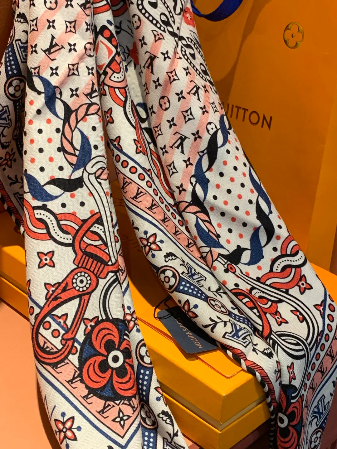 Шарфы Louis Vuitton 895228