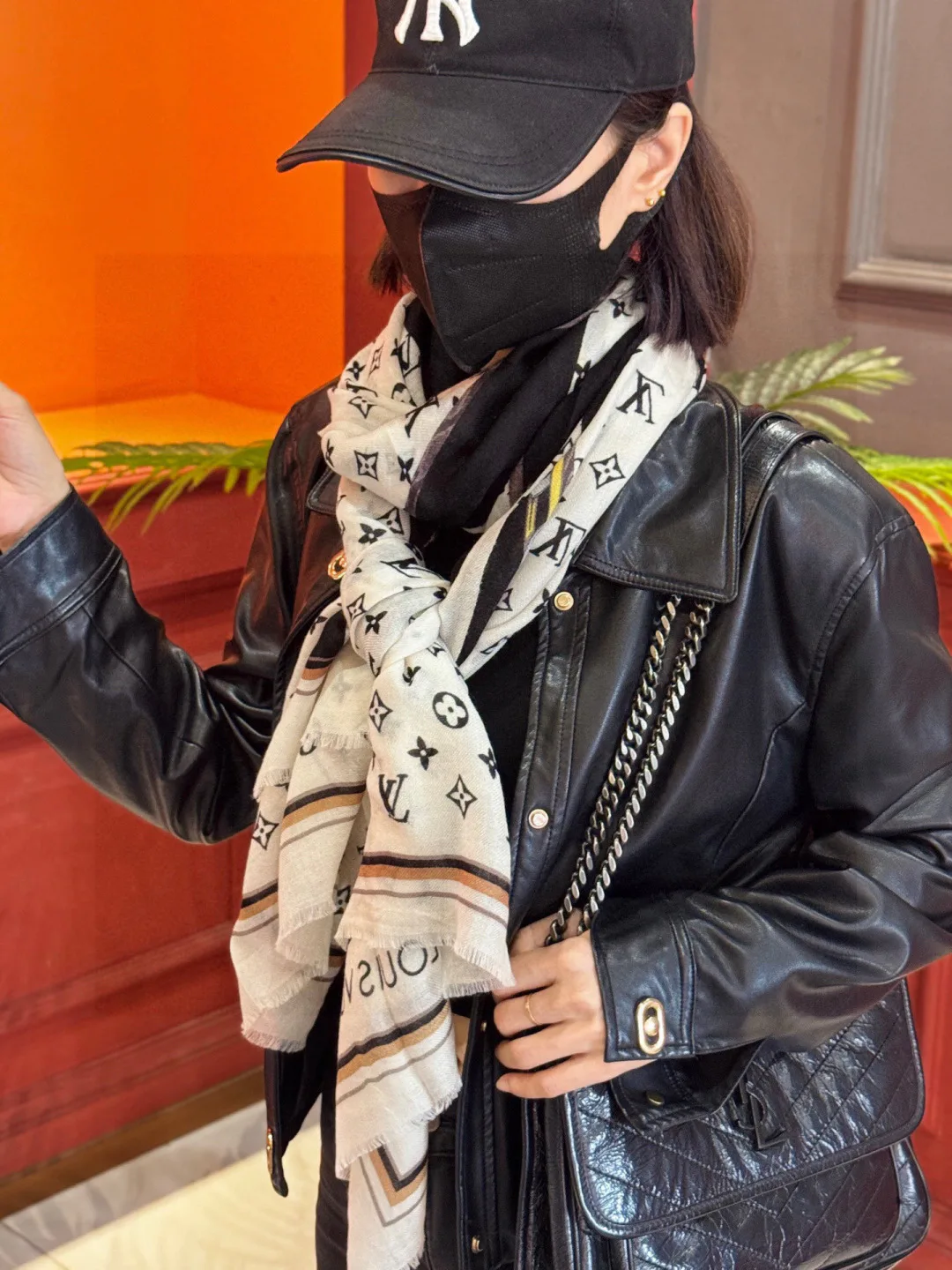 Шарфы Louis Vuitton 1036387