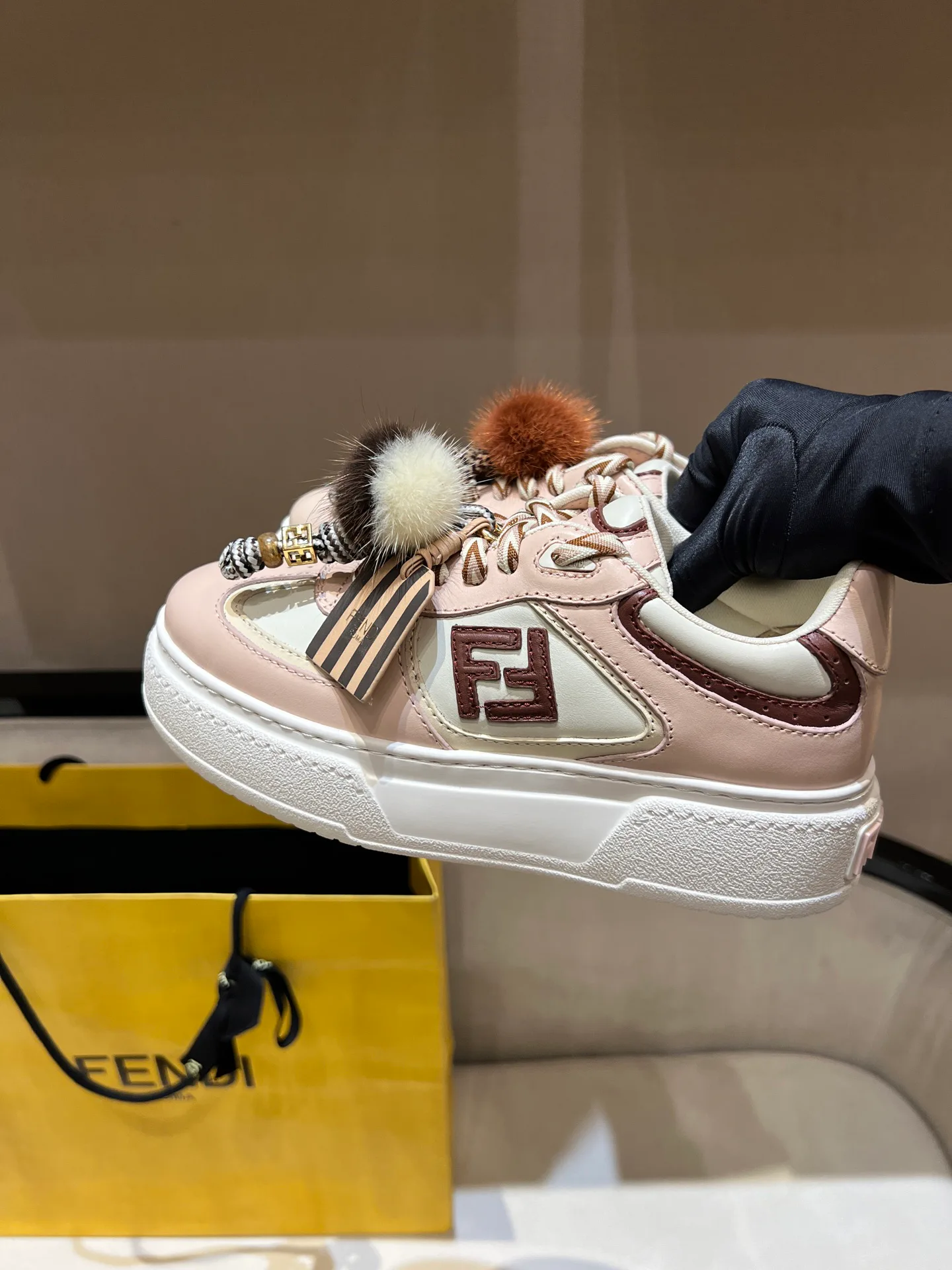 Кроссовки Женские Fendi 18020651