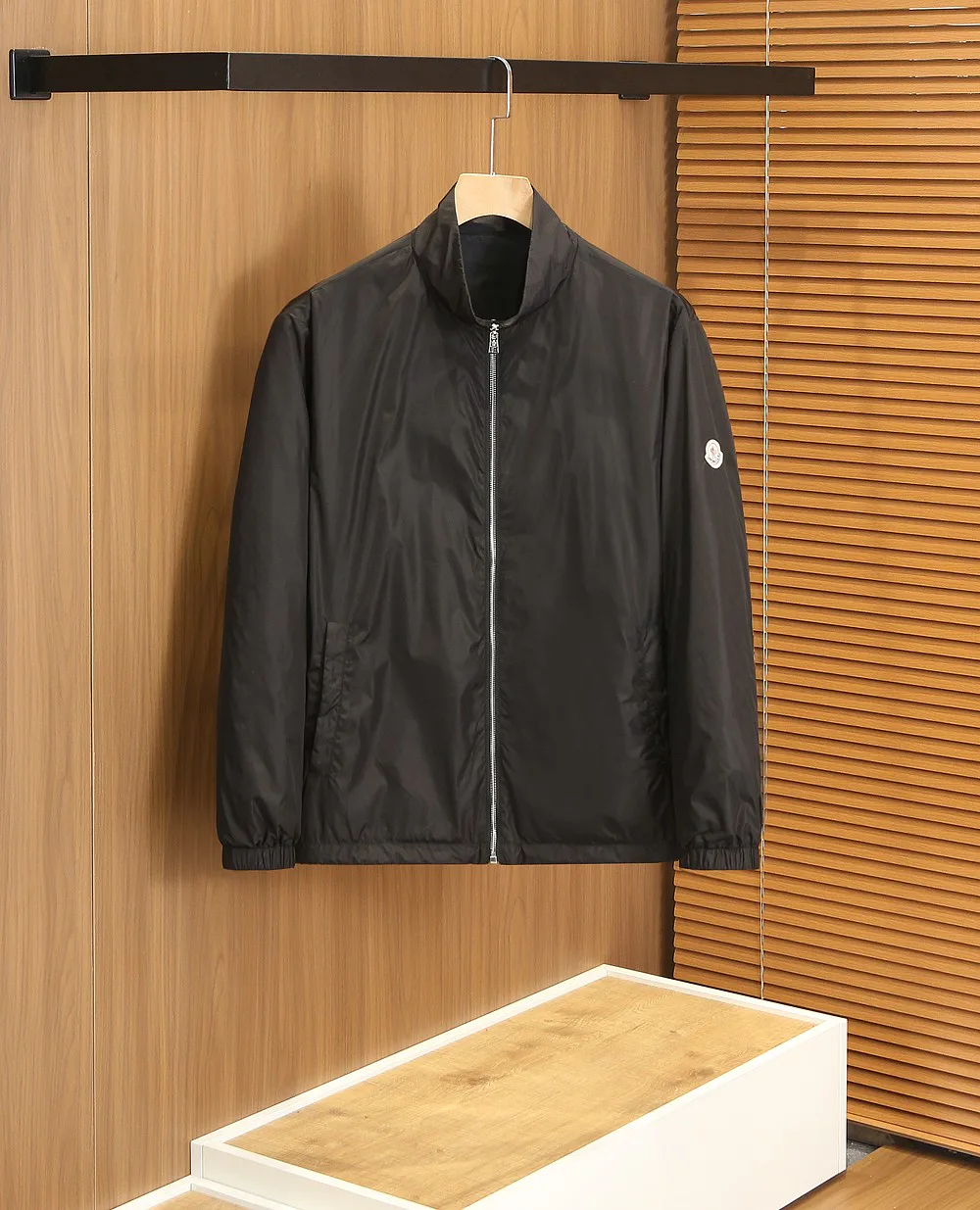 Куртки И Пуховики Мужские Moncler 11011003