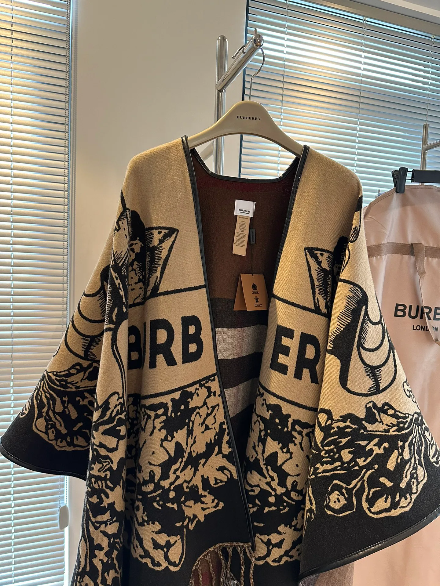 Пальто Женские Burberry 19189523