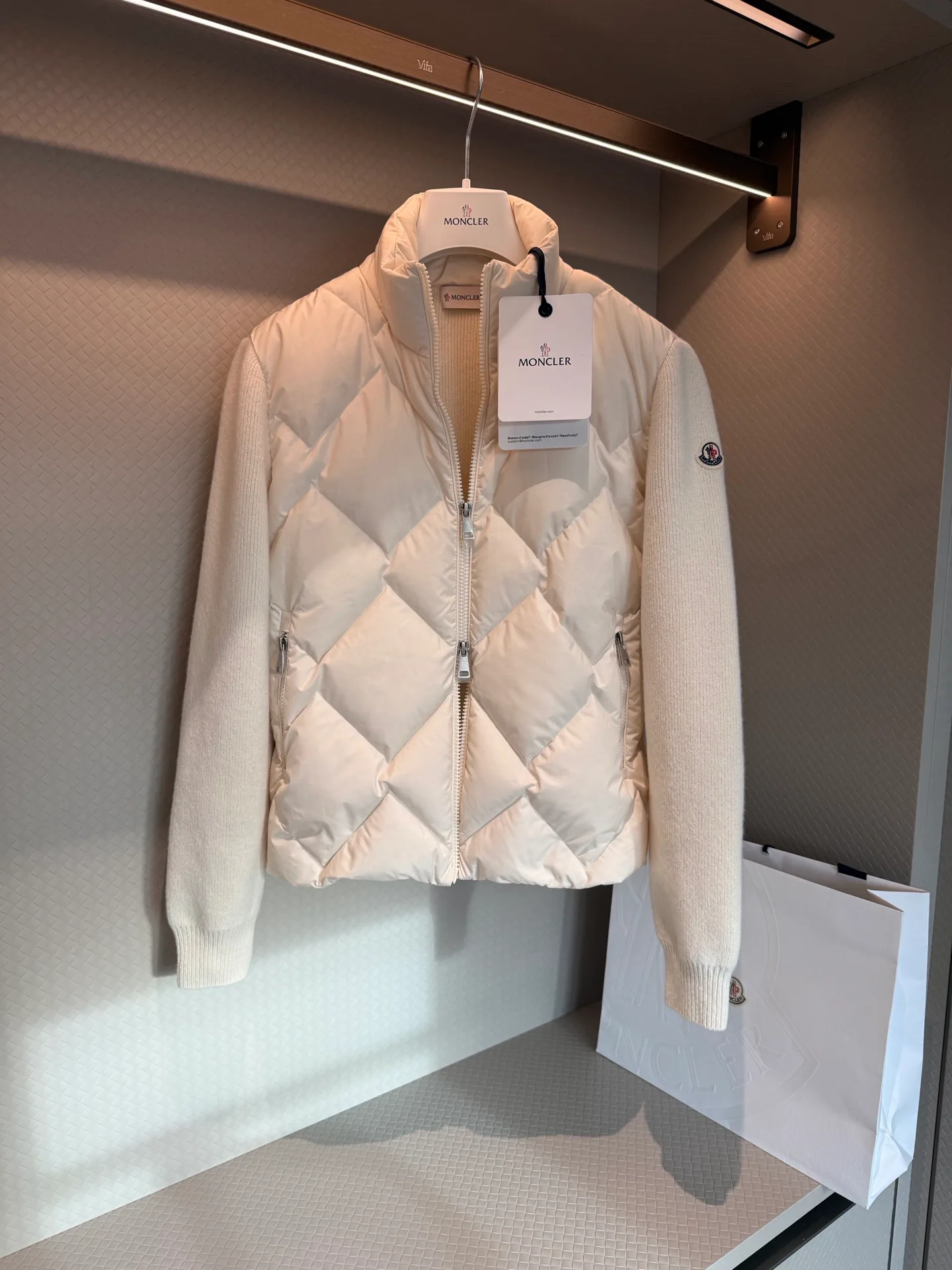 Куртки И Пуховики Женские Moncler 18692543