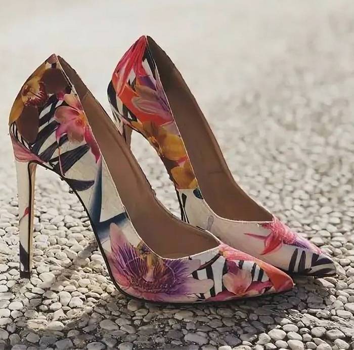 Женская обувь