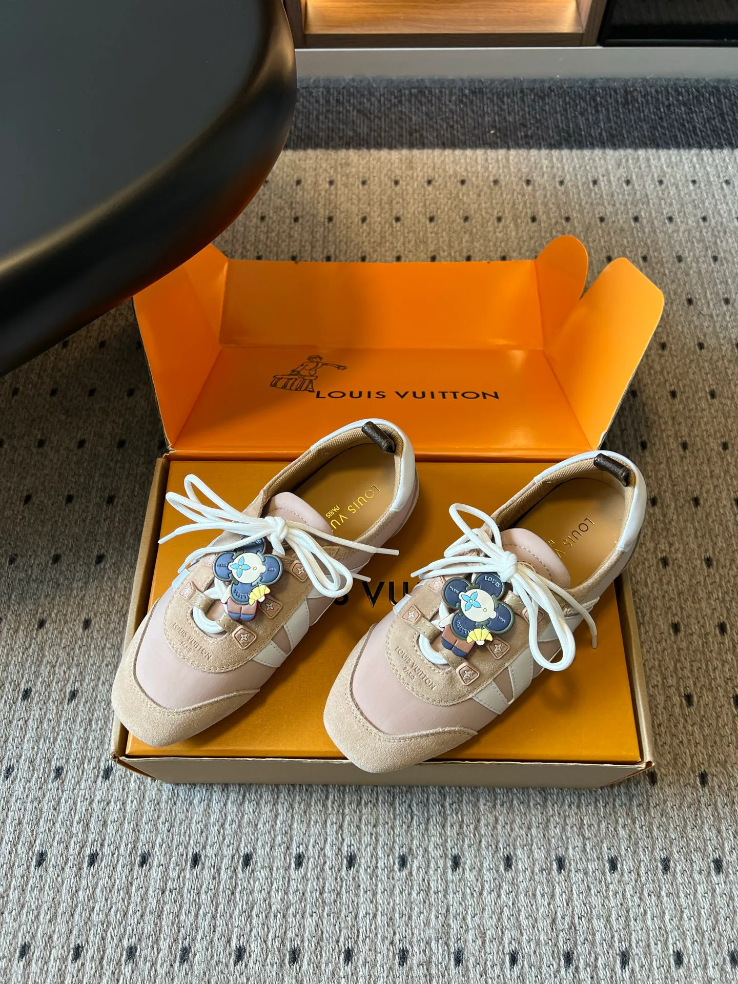 Кроссовки Женские Louis Vuitton 14120281
