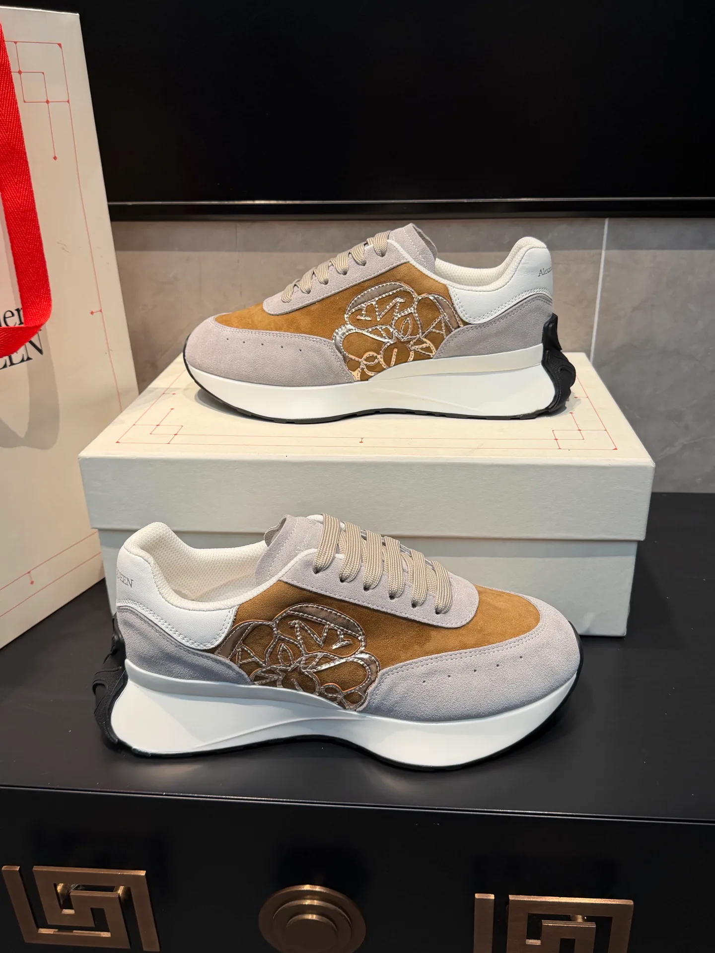 Кроссовки Женские Alexander Mcqueen 18363886
