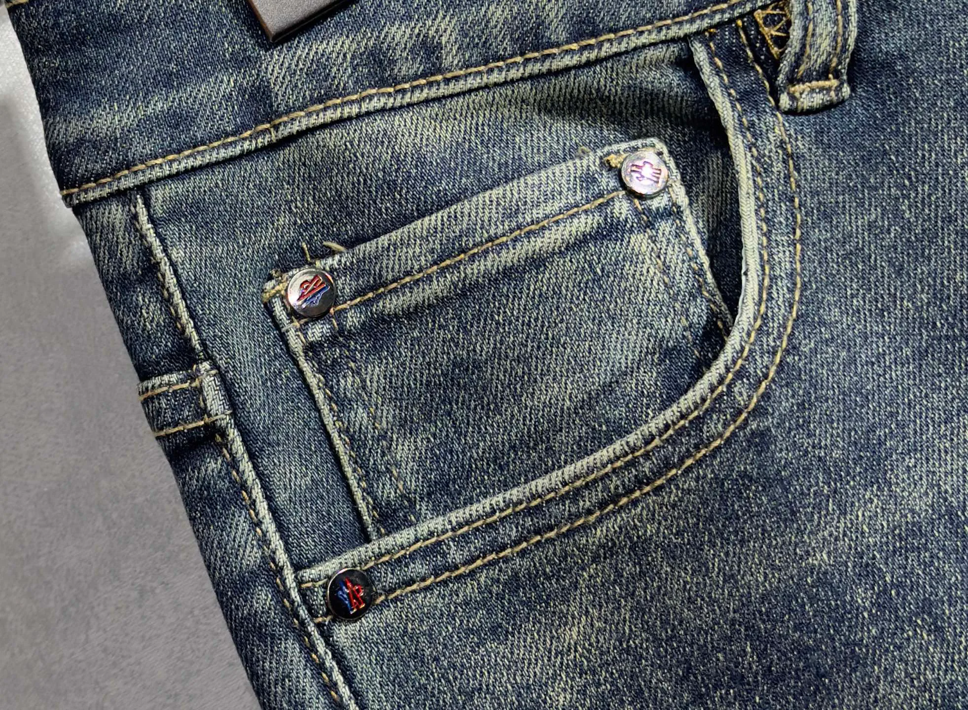 Джинсы Мужские Moncler 18098363