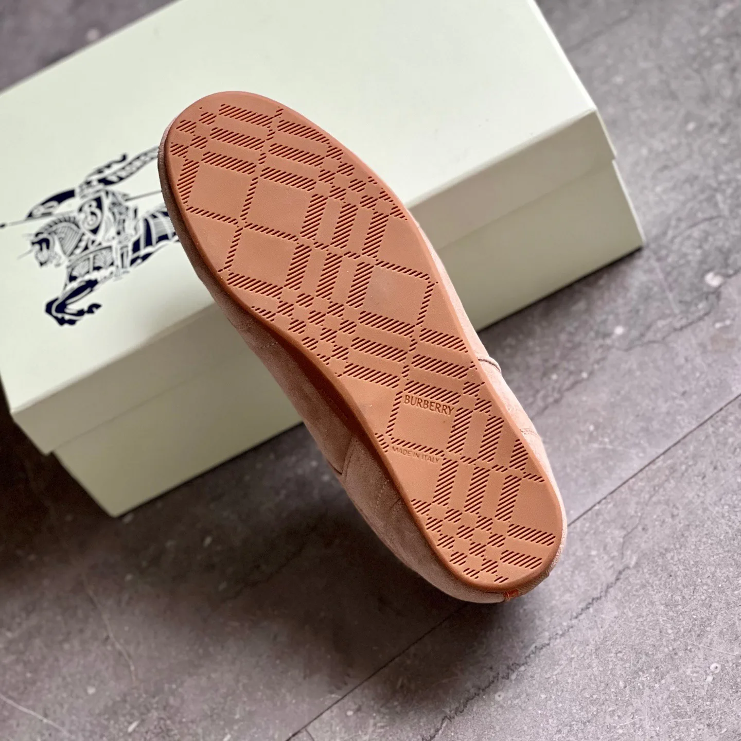Кроссовки Женские Burberry 18589202