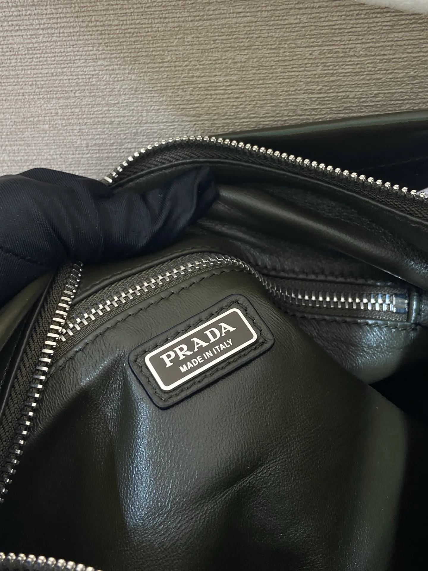 Классические Сумки Женские Prada 12874255