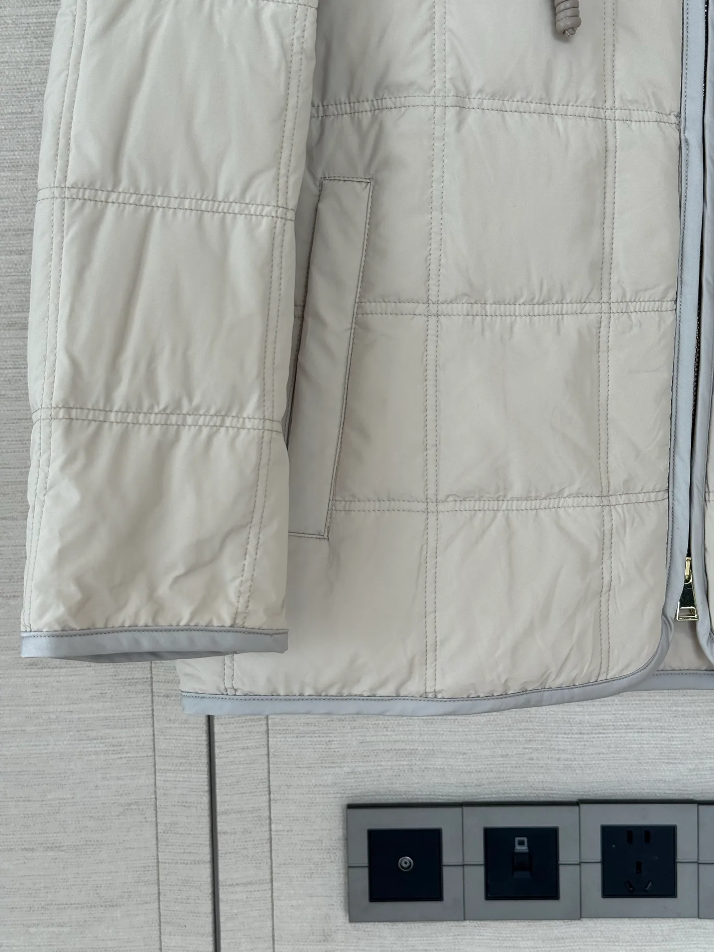 Куртки И Пуховики Женские Moncler 18491946