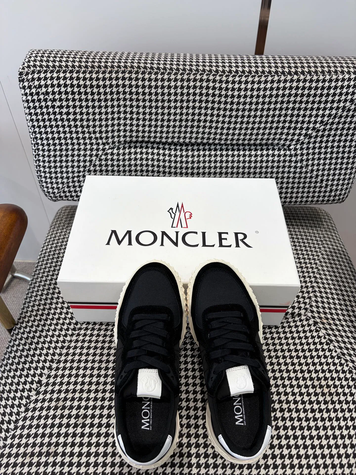 Кроссовки Женские Moncler 19081255