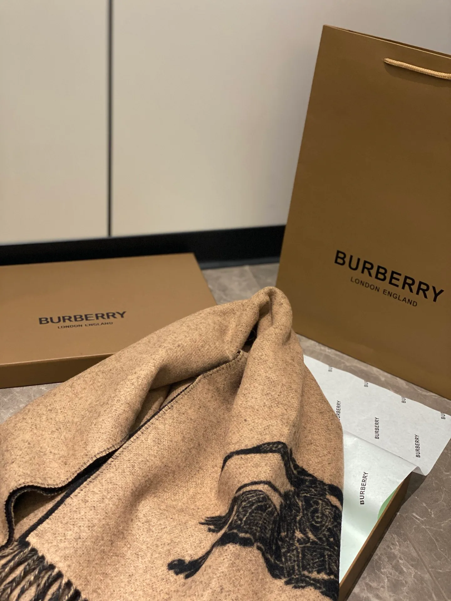 Шарфы Burberry 436050